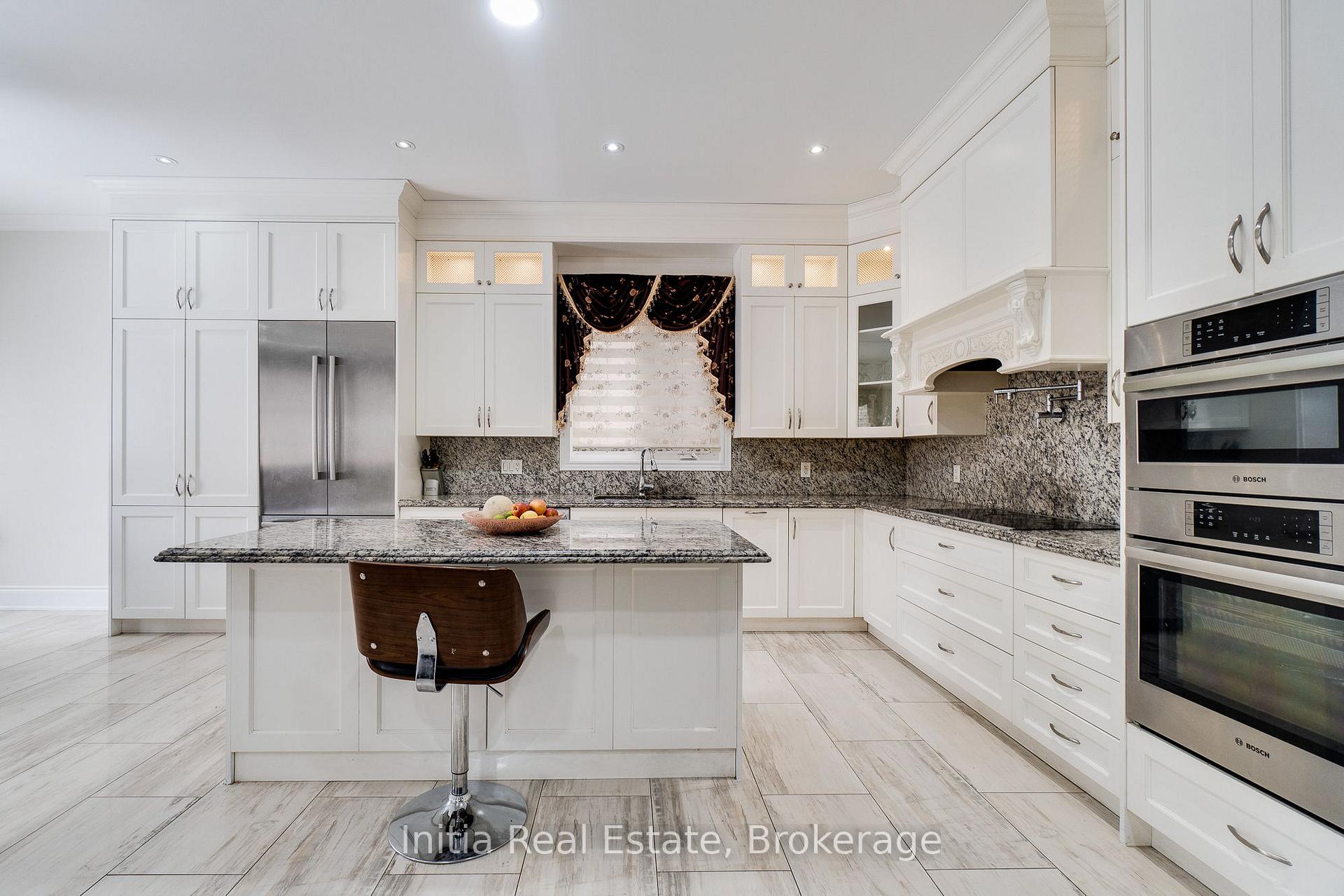 Photo 15 of 12 Erintown Crescent S, Brampton, Toronto Gore Rural Estate — HOMEH