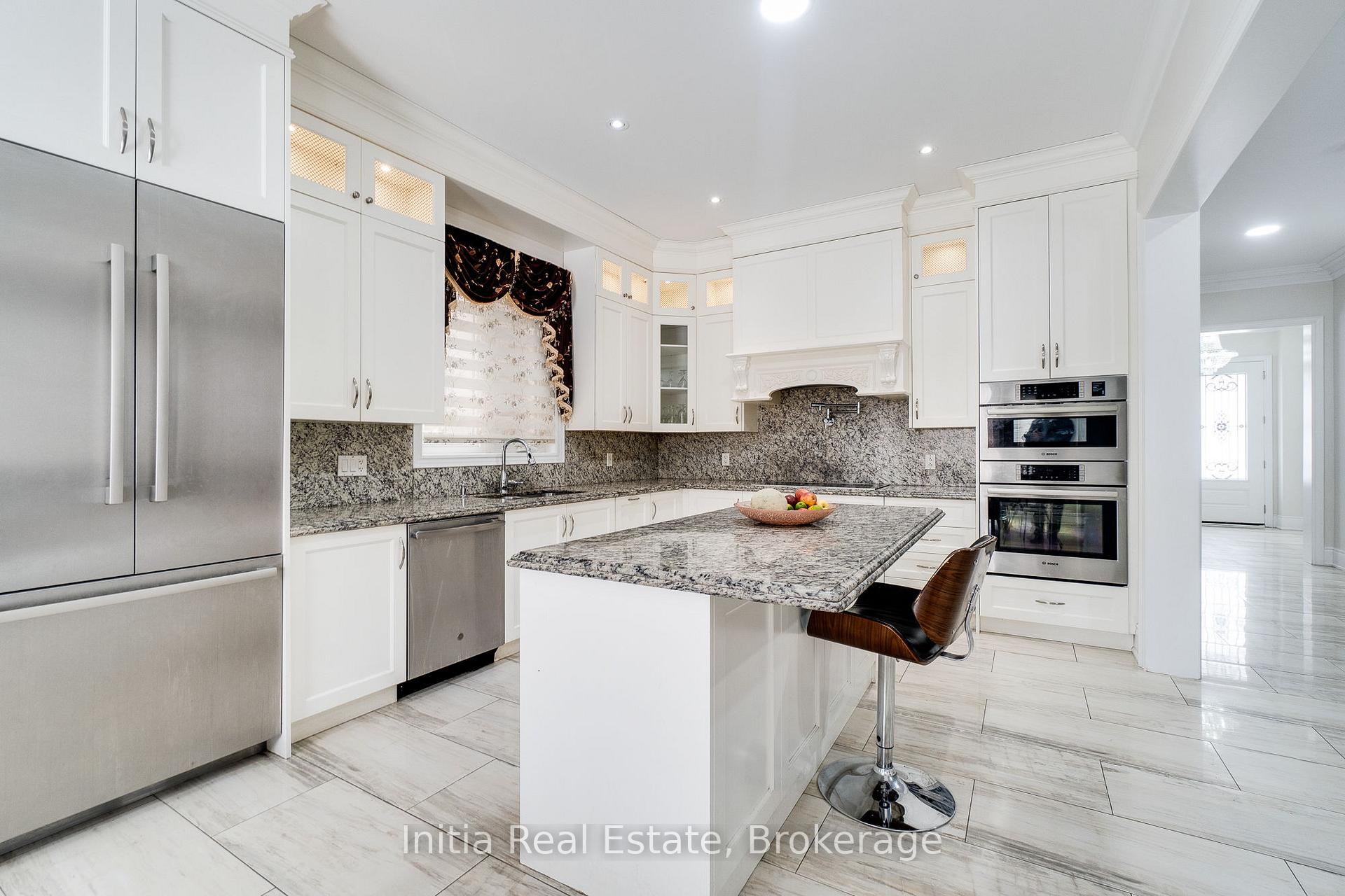 Photo 17 of 12 Erintown Crescent S, Brampton, Toronto Gore Rural Estate — HOMEH