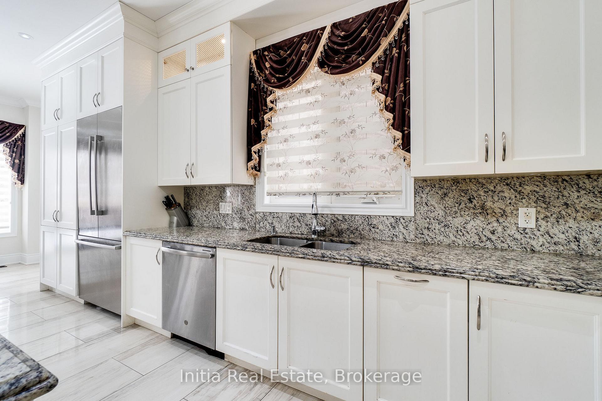 Photo 18 of 12 Erintown Crescent S, Brampton, Toronto Gore Rural Estate — HOMEH