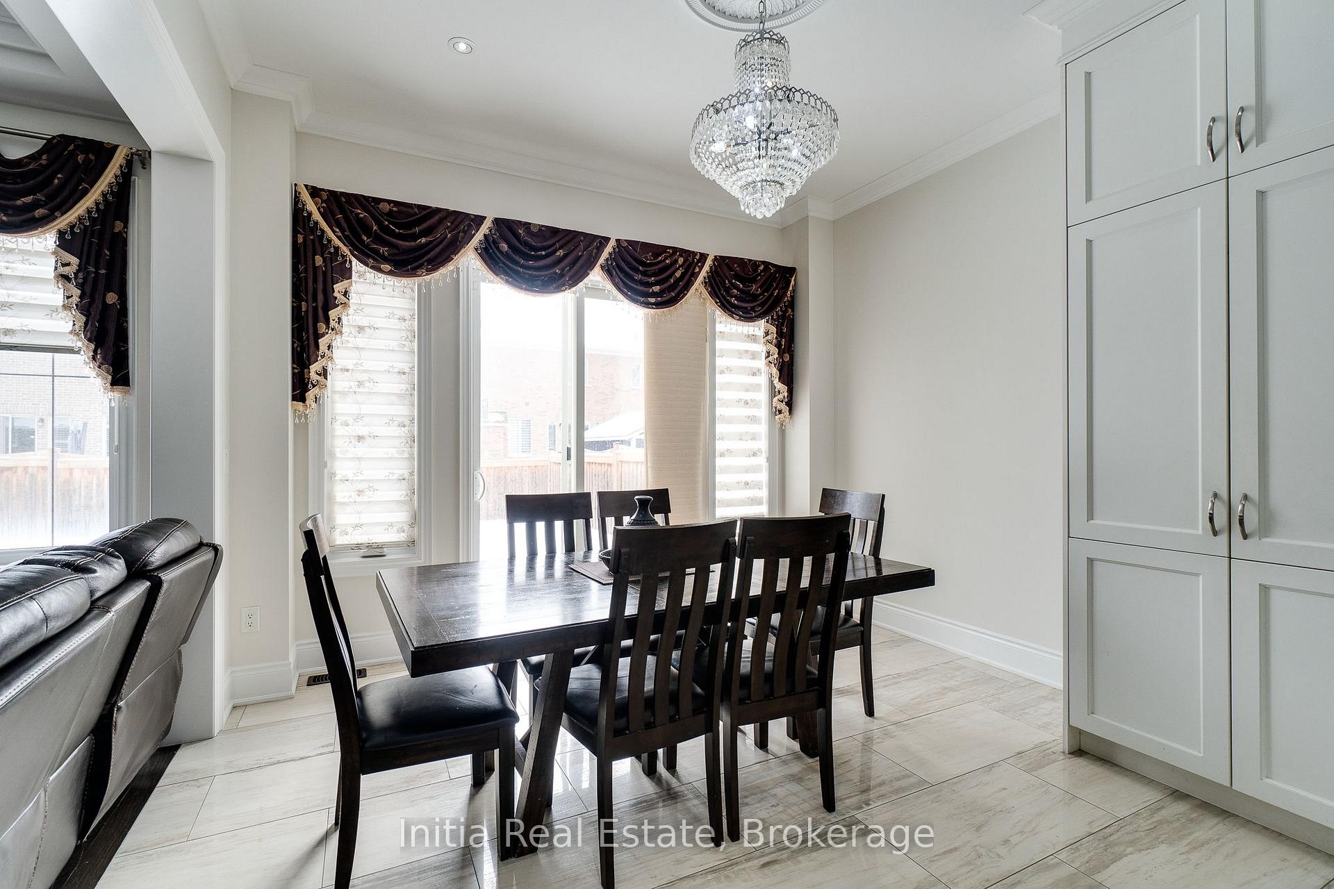 Photo 20 of 12 Erintown Crescent S, Brampton, Toronto Gore Rural Estate — HOMEH