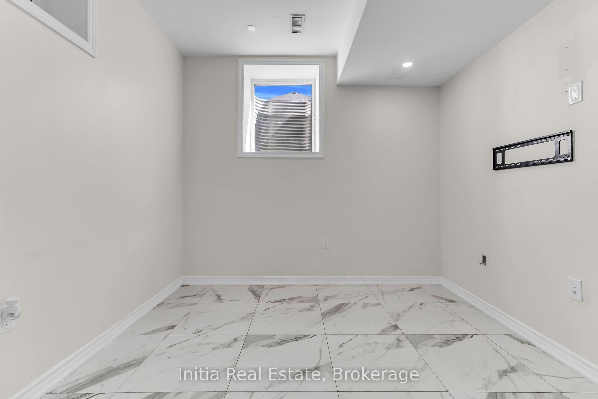 Photo 53 of 12 Erintown Crescent S, Brampton, Toronto Gore Rural Estate — HOMEH