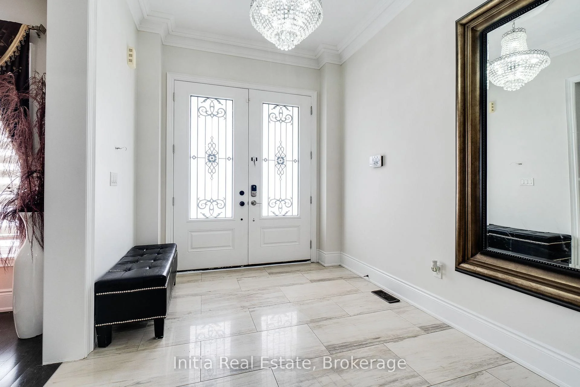 Photo 6 of 12 Erintown Crescent S, Brampton, Toronto Gore Rural Estate — HOMEH