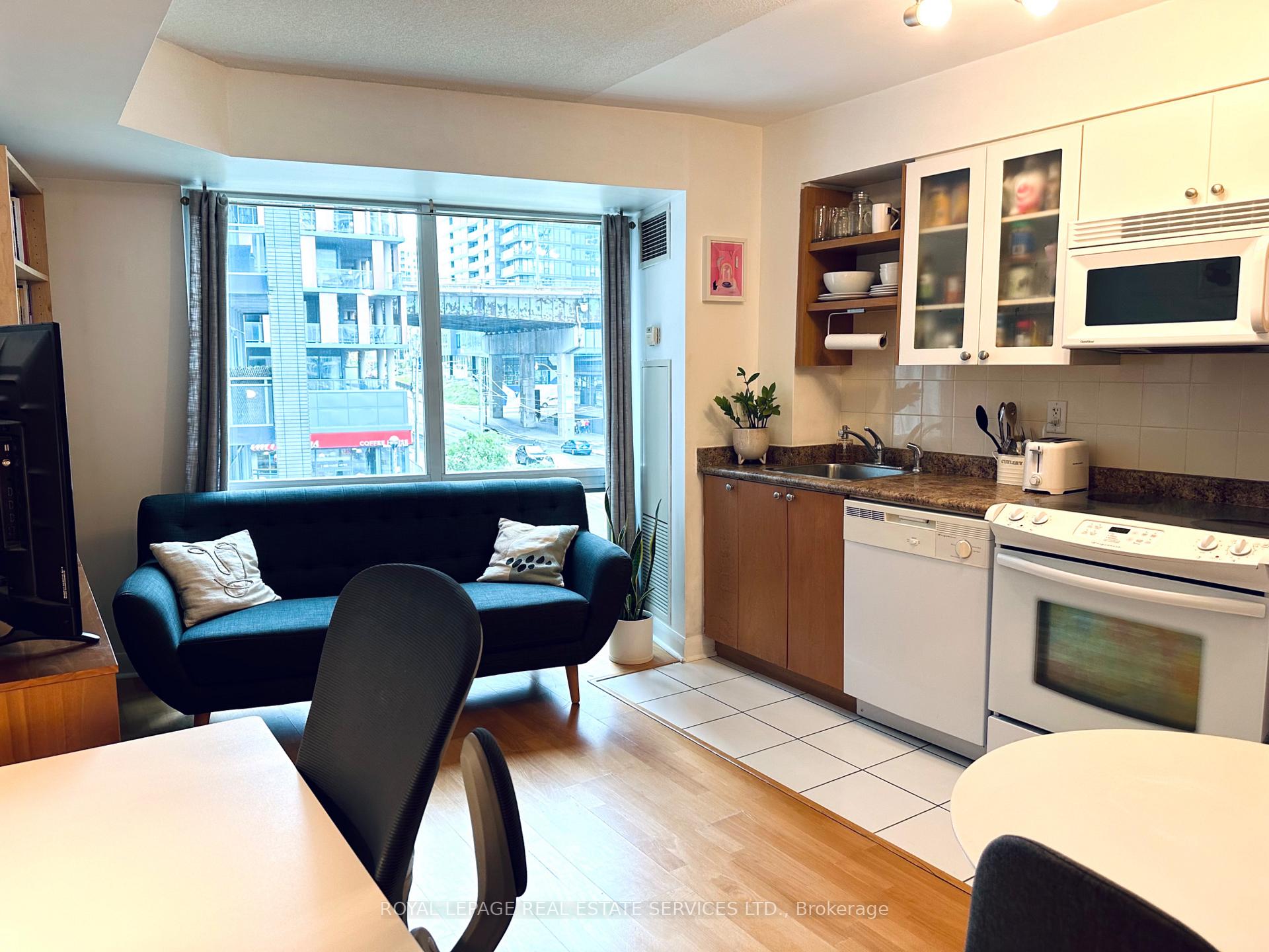 Photo 3 of Unit 302, 600 Fleet Street, Toronto, Niagara — HOMEH