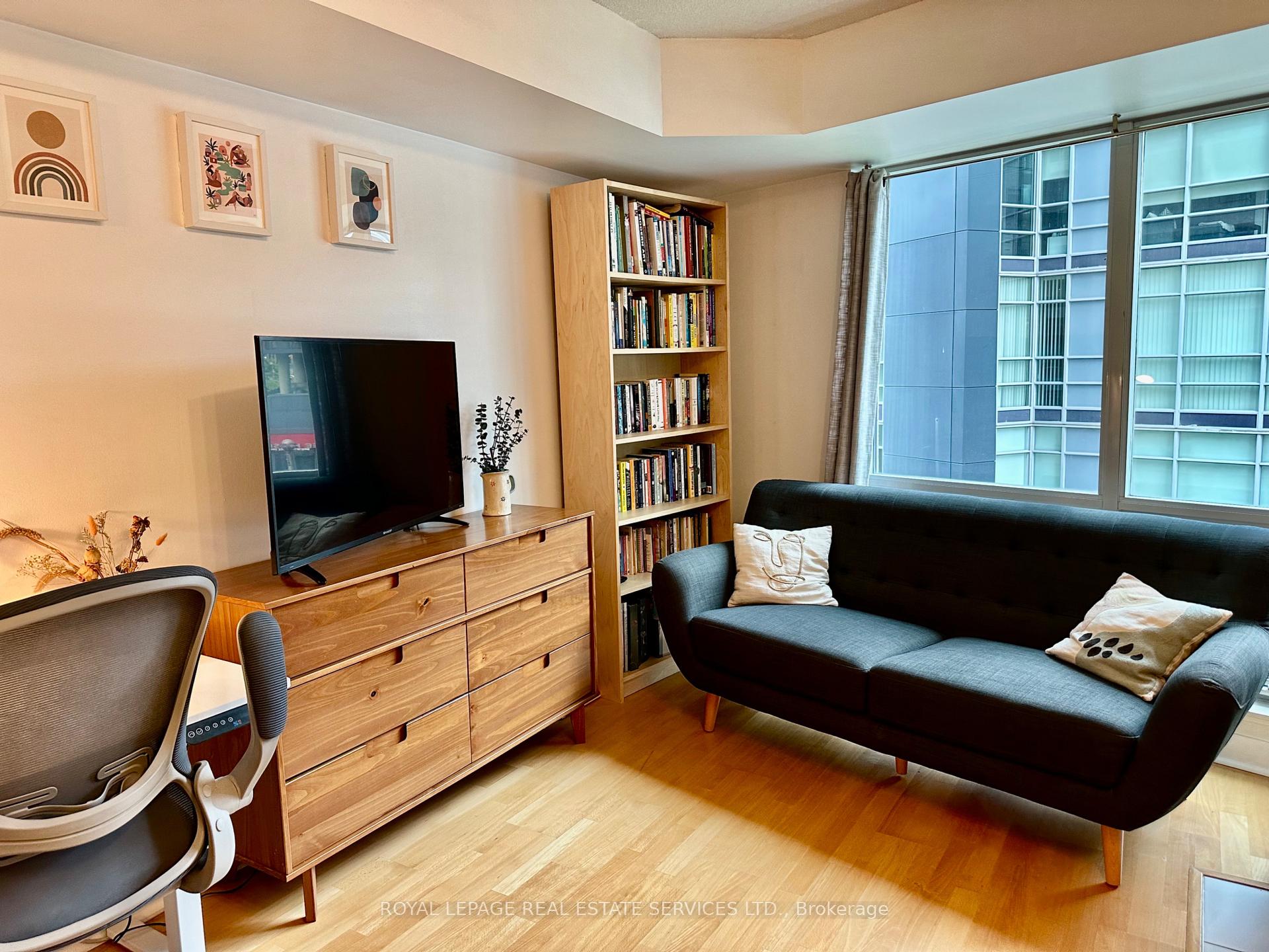 Photo 4 of Unit 302, 600 Fleet Street, Toronto, Niagara — HOMEH