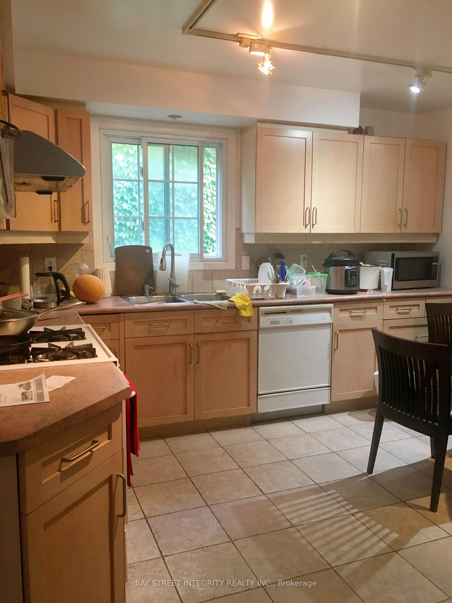 Photo 2 of Unit Upper, 98 Carolbreen Square, Scarborough, Agincourt North — HOMEH