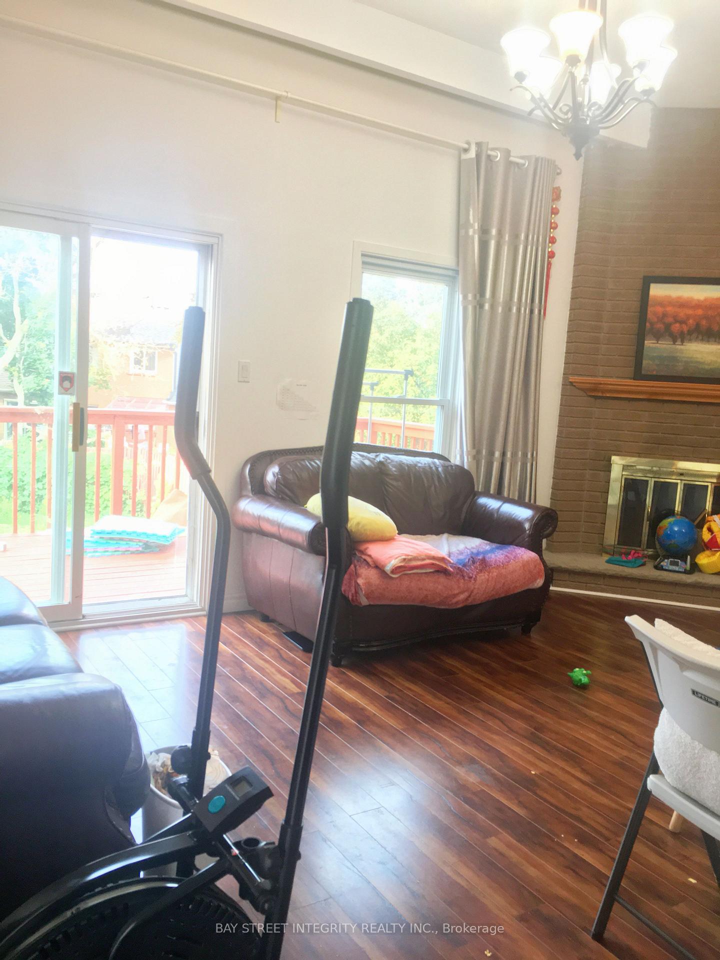 Photo 4 of Unit Upper, 98 Carolbreen Square, Scarborough, Agincourt North — HOMEH
