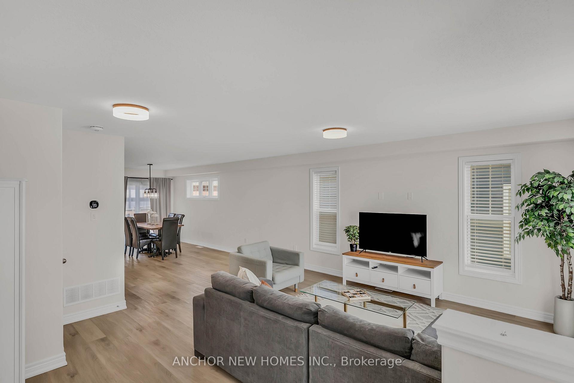 Photo 3 of 883 Broadway Boulevard, Peterborough, Northcrest Ward 5 — HOMEH