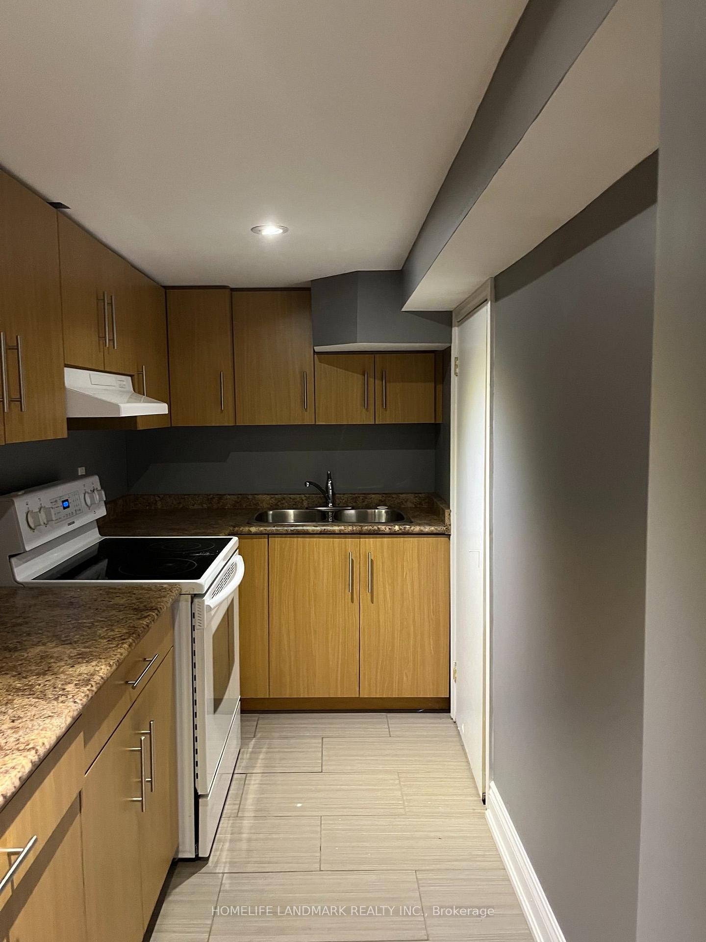 Photo 8 of Unit Basemt, 294 Ivy Jay Crescent, Aurora, Bayview Northeast — HOMEH