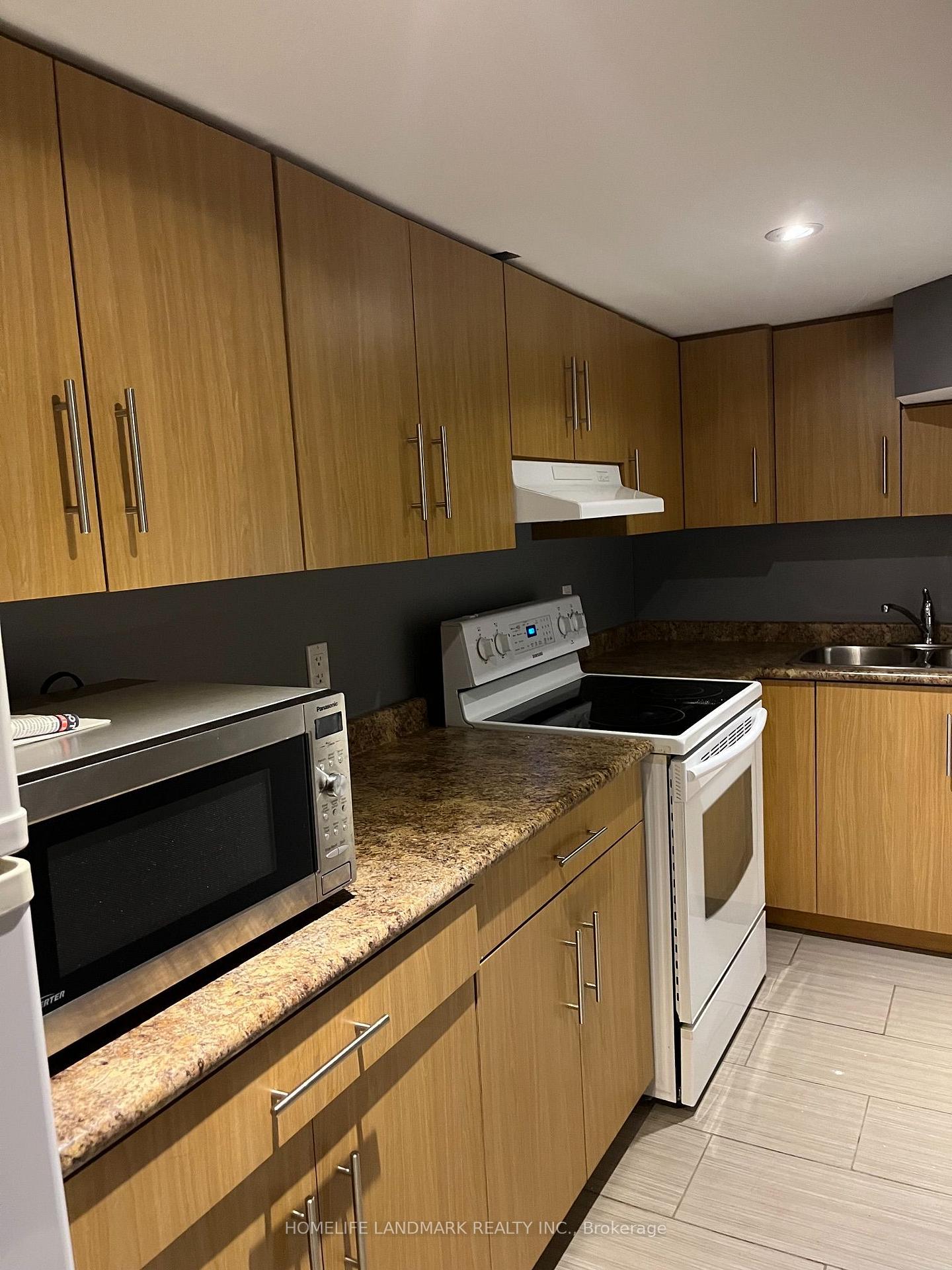 Photo 9 of Unit Basemt, 294 Ivy Jay Crescent, Aurora, Bayview Northeast — HOMEH
