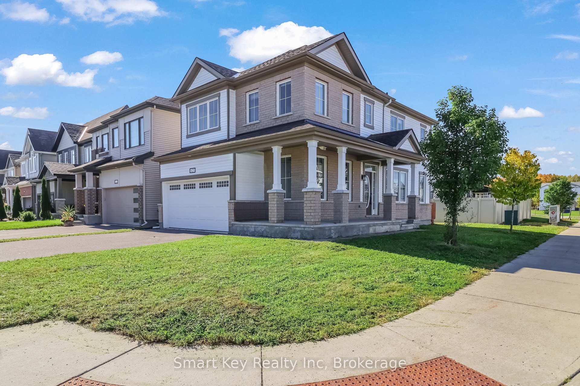 Photo 4 of 425 Aphelion Crescent, Ottawa, Barrhaven - Half Moon Bay — HOMEH