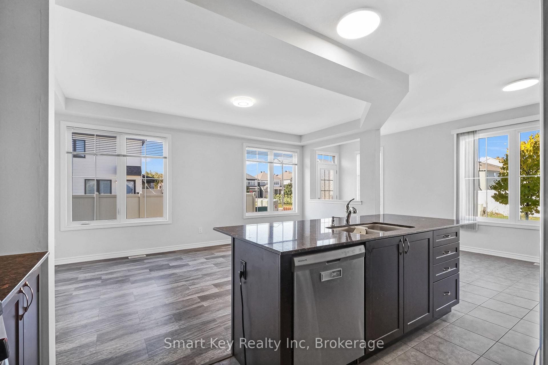 Photo 8 of 425 Aphelion Crescent, Ottawa, Barrhaven - Half Moon Bay — HOMEH