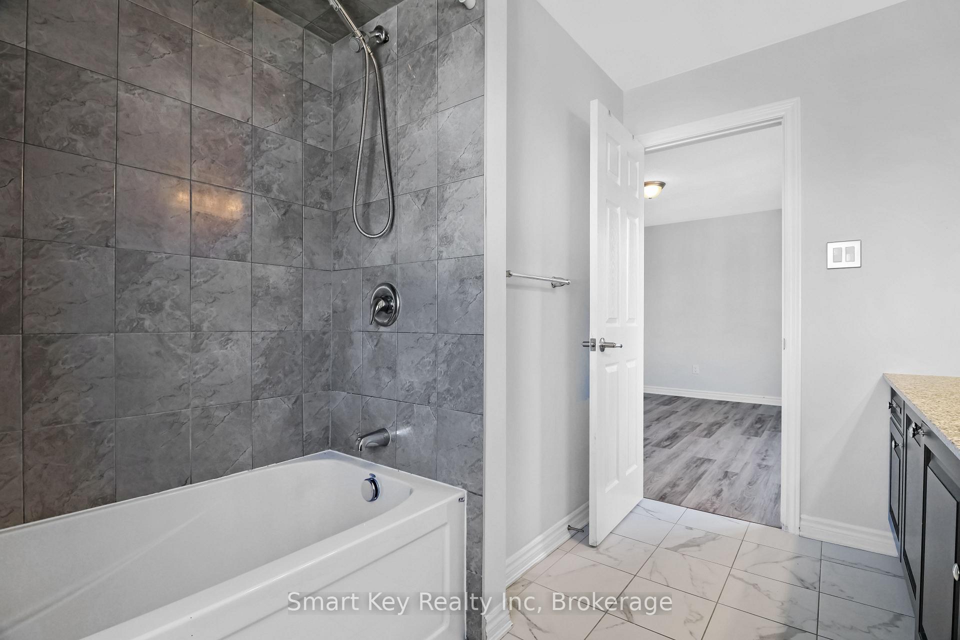 Photo 18 of 425 Aphelion Crescent, Ottawa, Barrhaven - Half Moon Bay — HOMEH