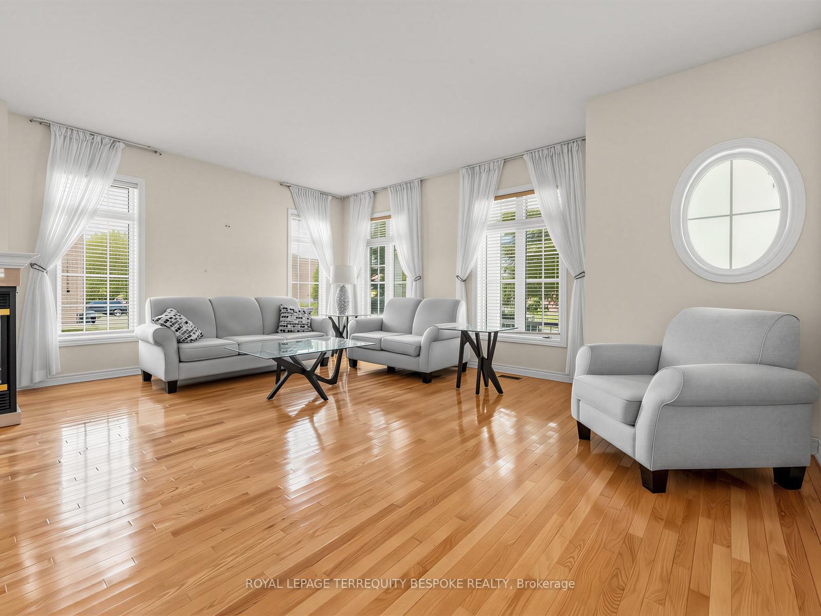 Photo 12 of 10 Leparc Road, Brampton, Vales of Castlemore North — HOMEH