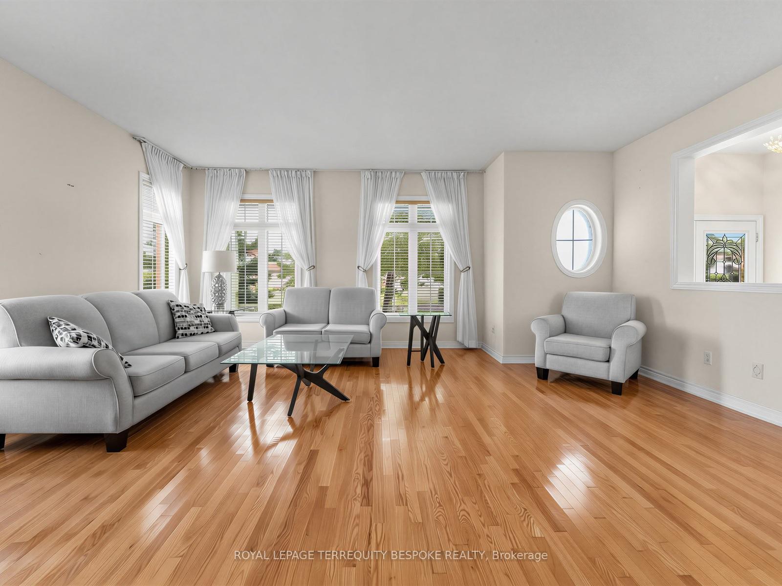 Photo 13 of 10 Leparc Road, Brampton, Vales of Castlemore North — HOMEH