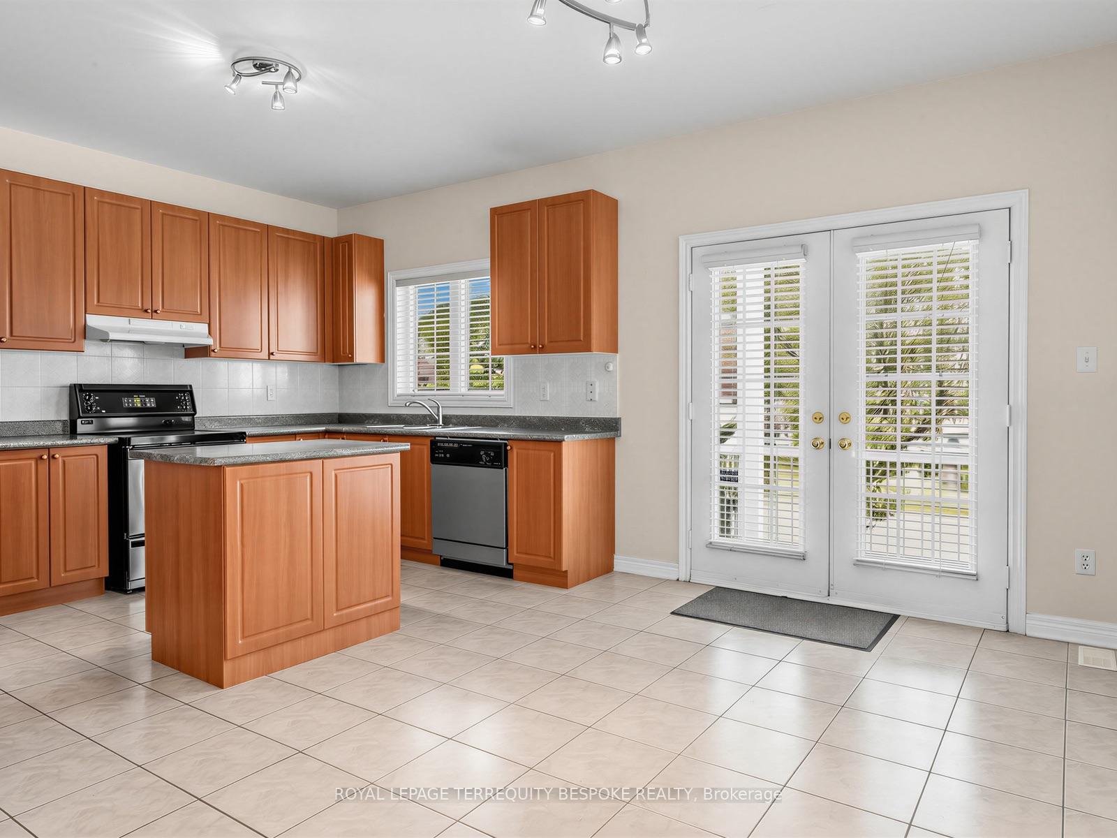 Photo 17 of 10 Leparc Road, Brampton, Vales of Castlemore North — HOMEH