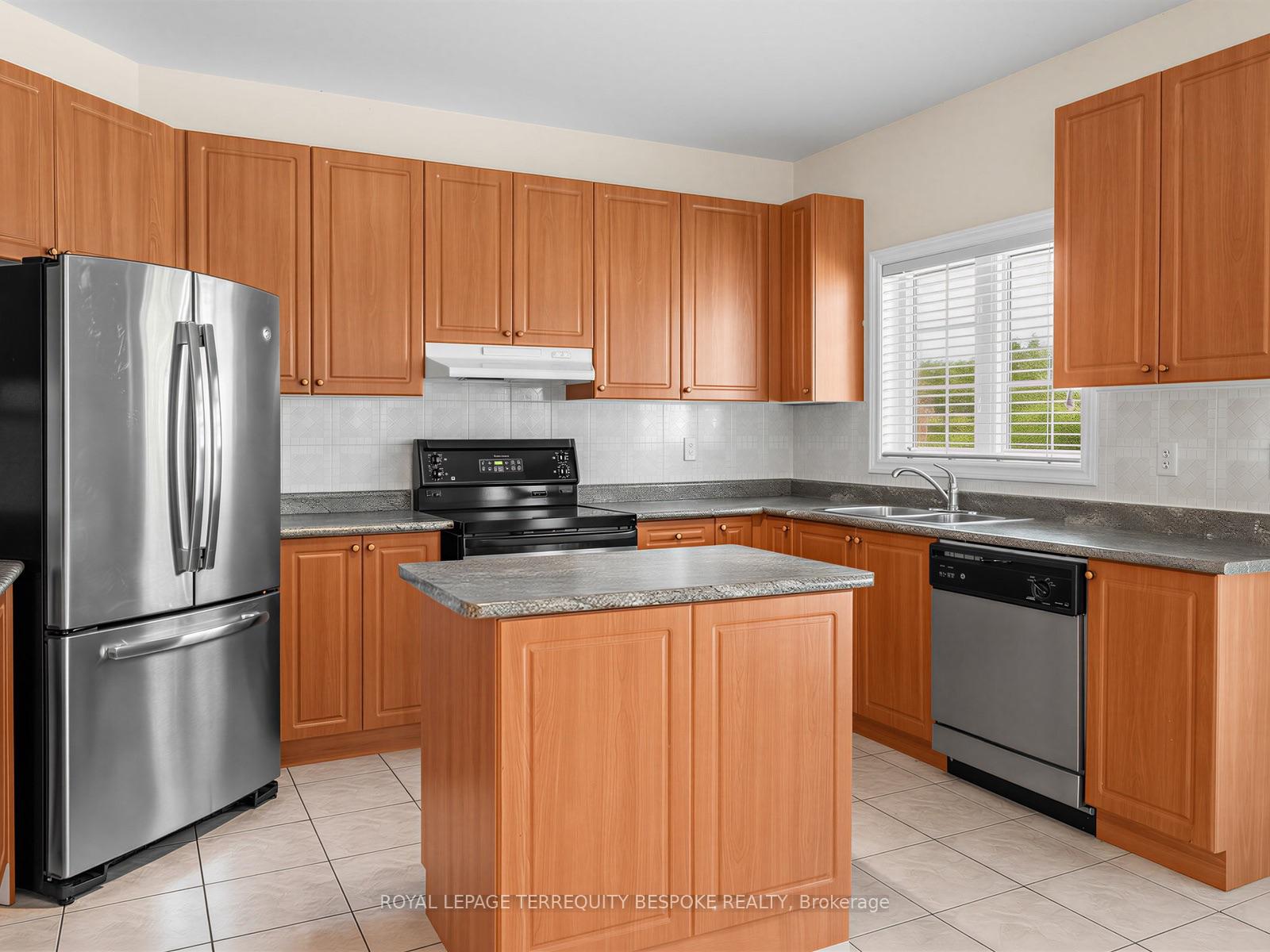 Photo 18 of 10 Leparc Road, Brampton, Vales of Castlemore North — HOMEH