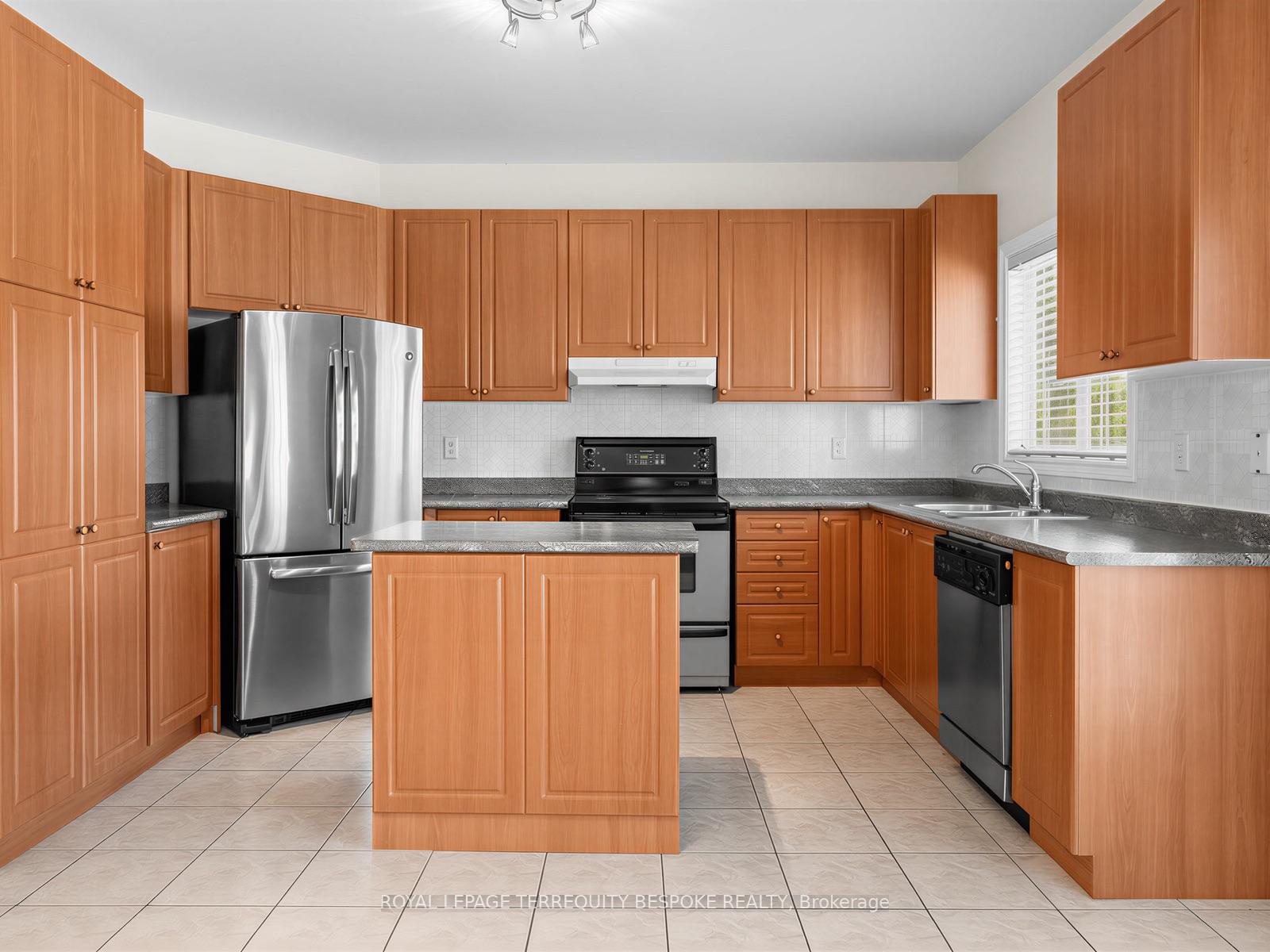 Photo 19 of 10 Leparc Road, Brampton, Vales of Castlemore North — HOMEH