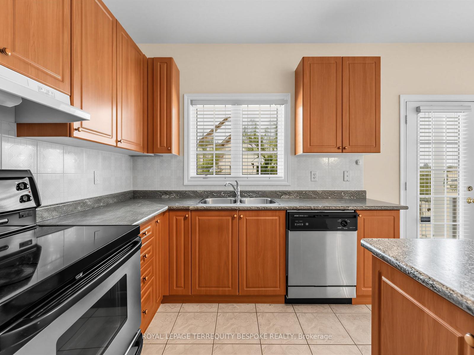 Photo 20 of 10 Leparc Road, Brampton, Vales of Castlemore North — HOMEH