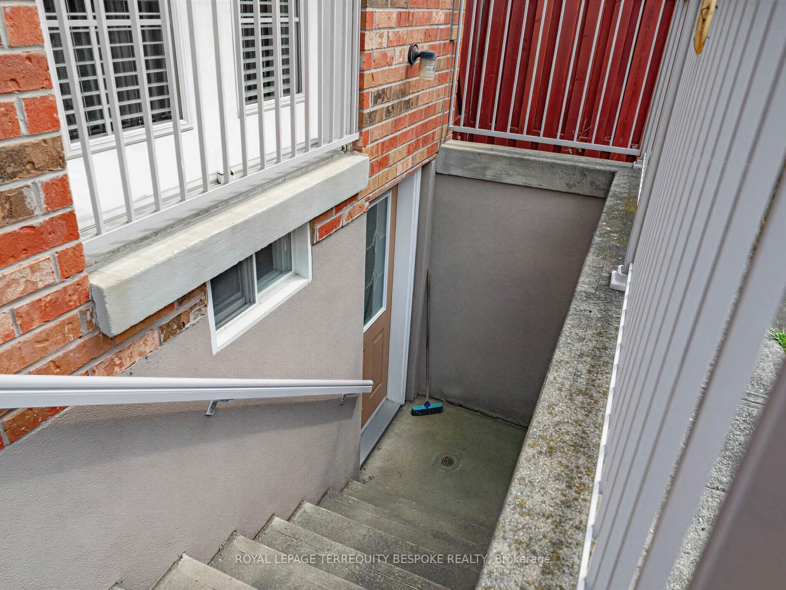 Photo 35 of 10 Leparc Road, Brampton, Vales of Castlemore North — HOMEH