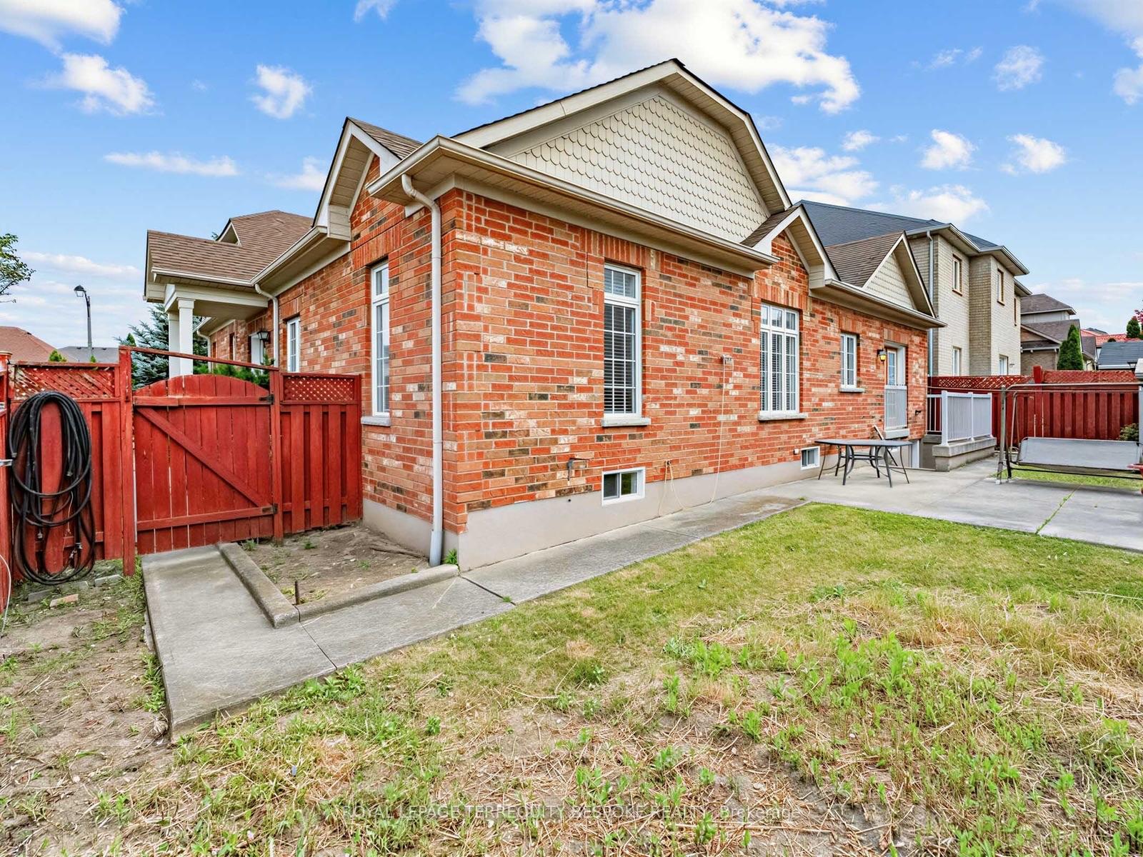 Photo 38 of 10 Leparc Road, Brampton, Vales of Castlemore North — HOMEH