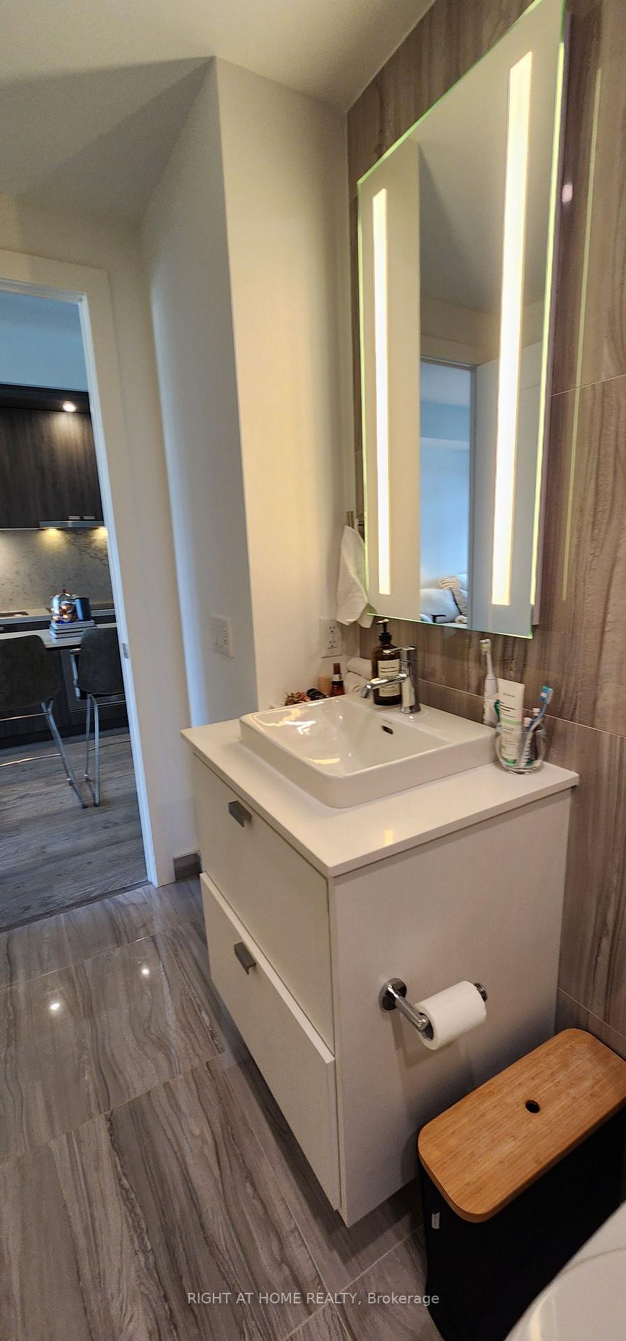 Photo 5 of Unit 304, 259 The Kingsway Way E, Etobicoke, Edenbridge-Humber Valley — HOMEH