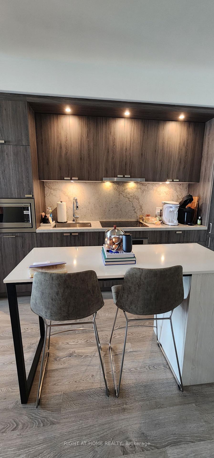Photo 7 of Unit 304, 259 The Kingsway Way E, Etobicoke, Edenbridge-Humber Valley — HOMEH