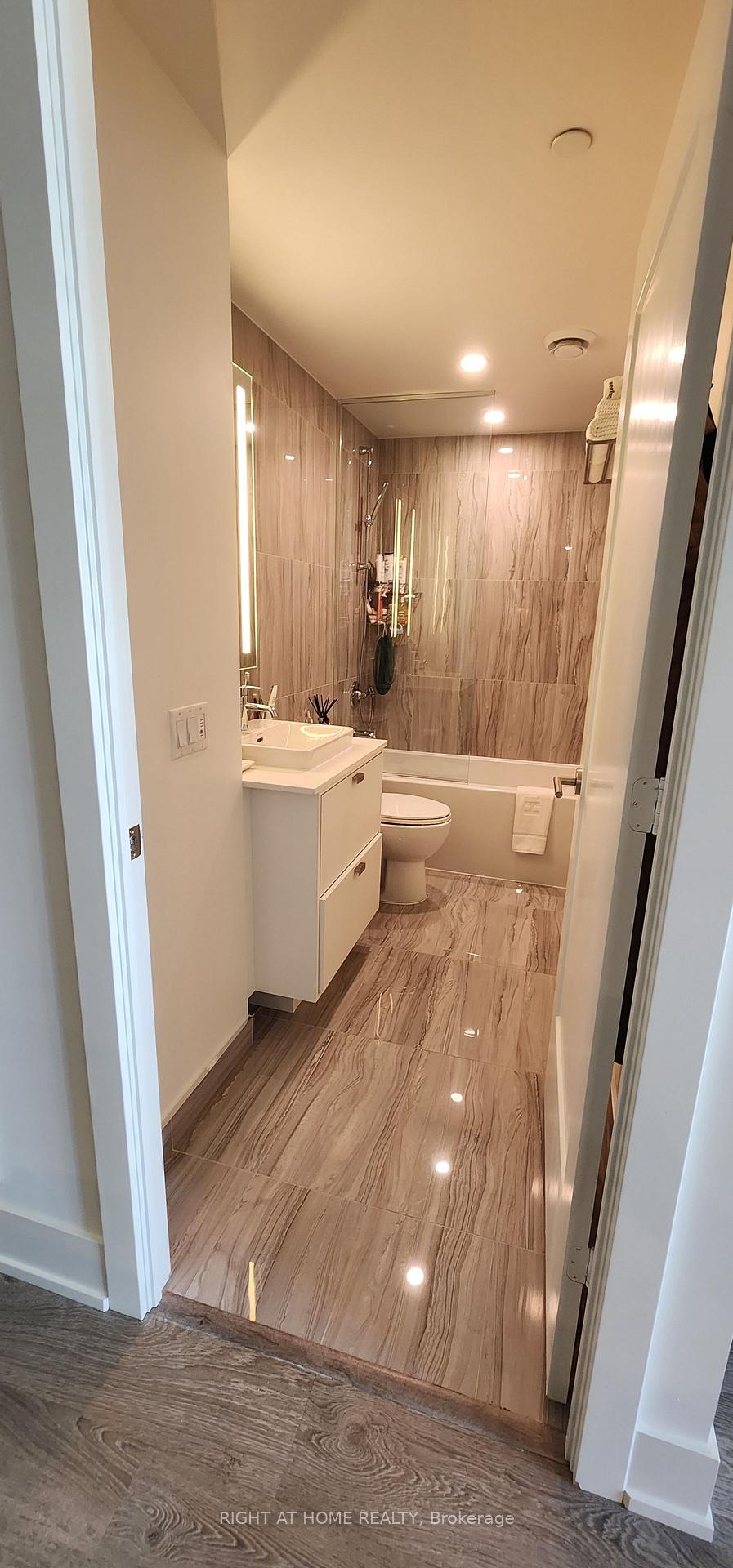 Photo 11 of Unit 304, 259 The Kingsway Way E, Etobicoke, Edenbridge-Humber Valley — HOMEH