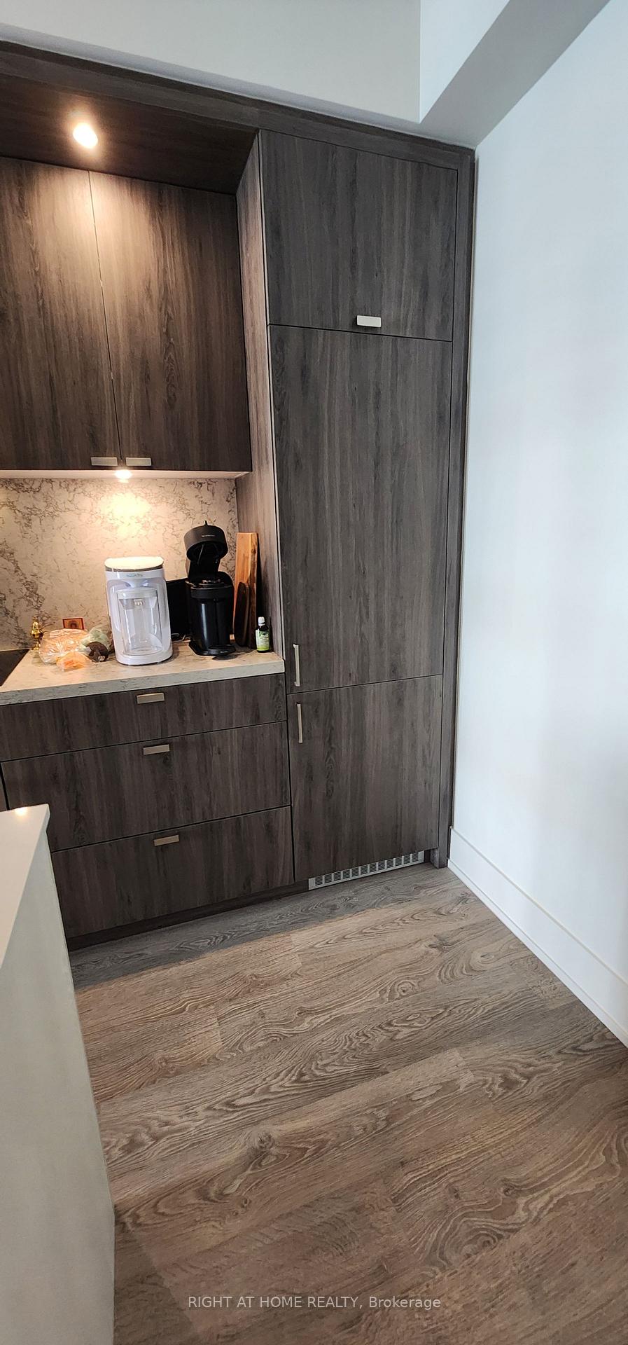 Photo 15 of Unit 304, 259 The Kingsway Way E, Etobicoke, Edenbridge-Humber Valley — HOMEH