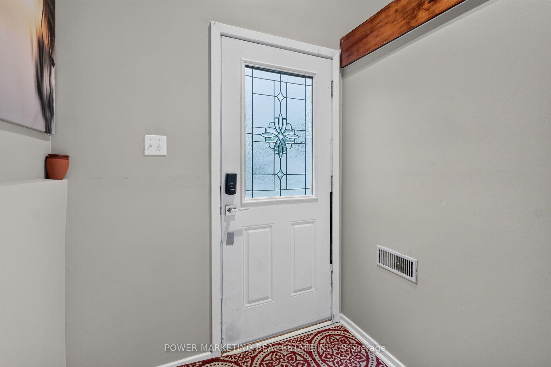 Photo 5 of 2213 Fillmore Crescent, Ottawa, Beacon Hill North — HOMEH