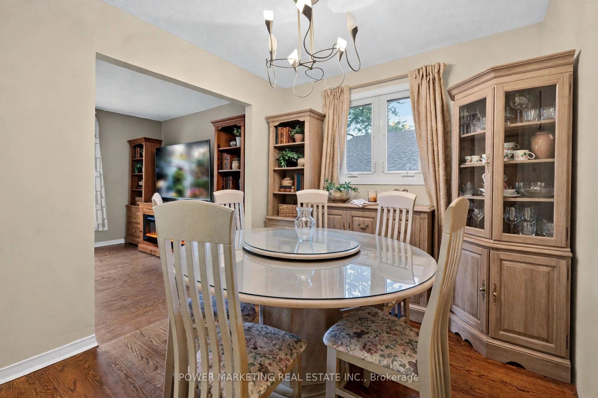 Photo 6 of 2213 Fillmore Crescent, Ottawa, Beacon Hill North — HOMEH