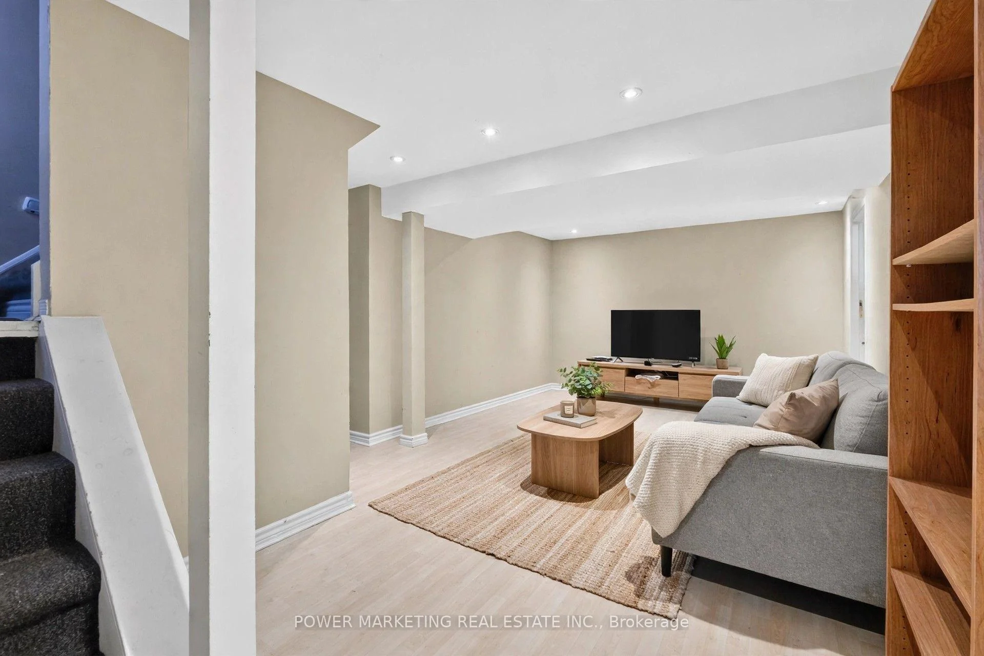 Photo 11 of 2213 Fillmore Crescent, Ottawa, Beacon Hill North — HOMEH