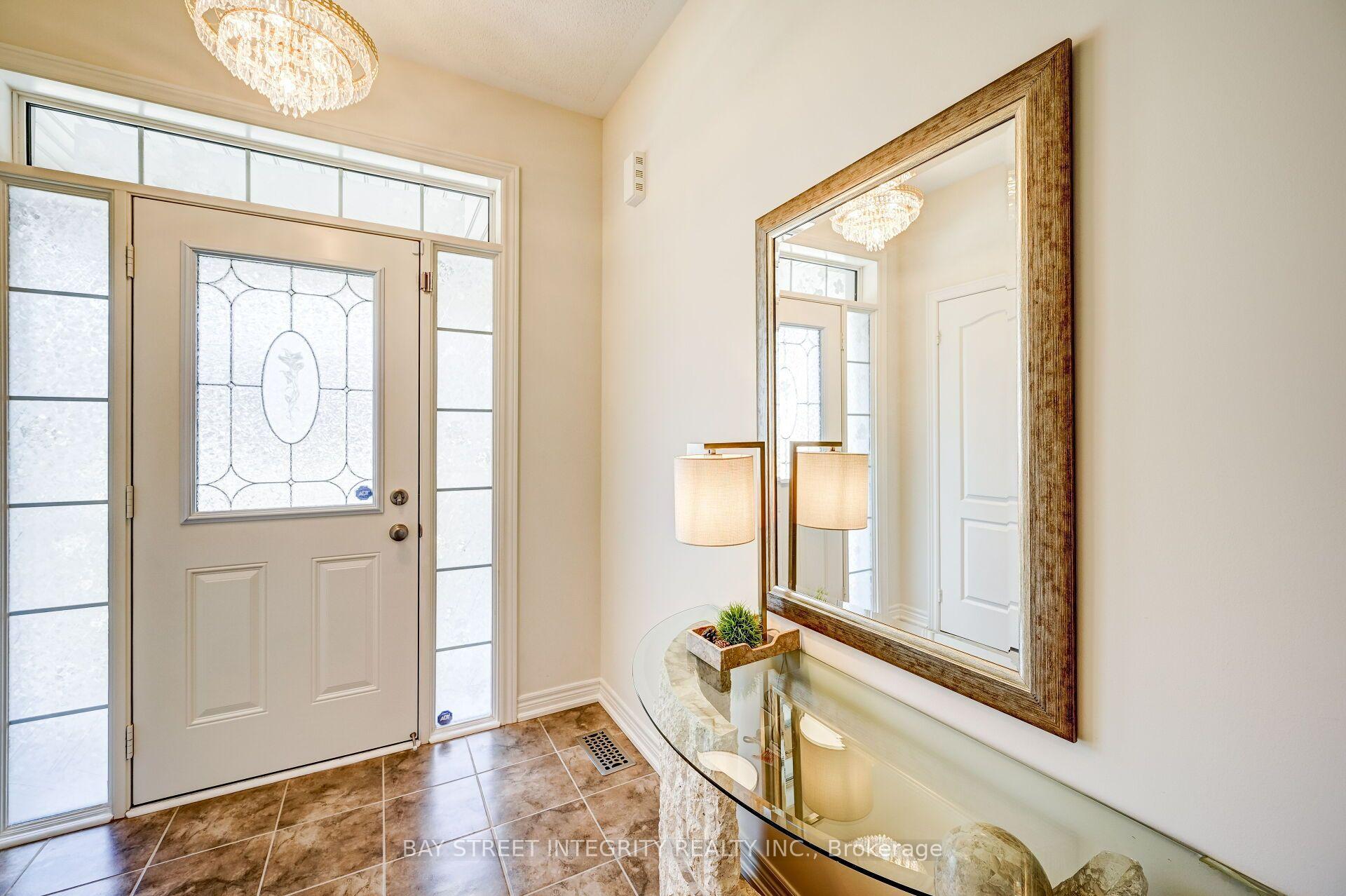 Photo 3 of 537 Stream Crescent, Oakville, Sixteen Hollow — HOMEH