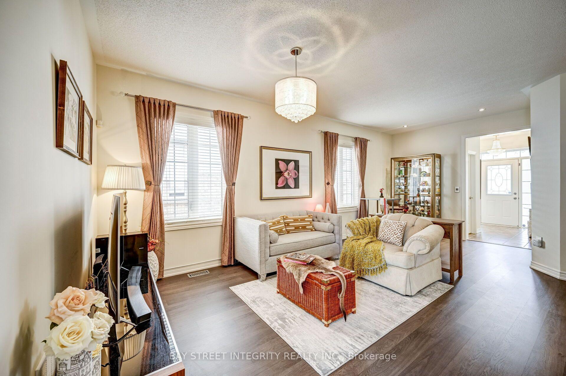 Photo 5 of 537 Stream Crescent, Oakville, Sixteen Hollow — HOMEH