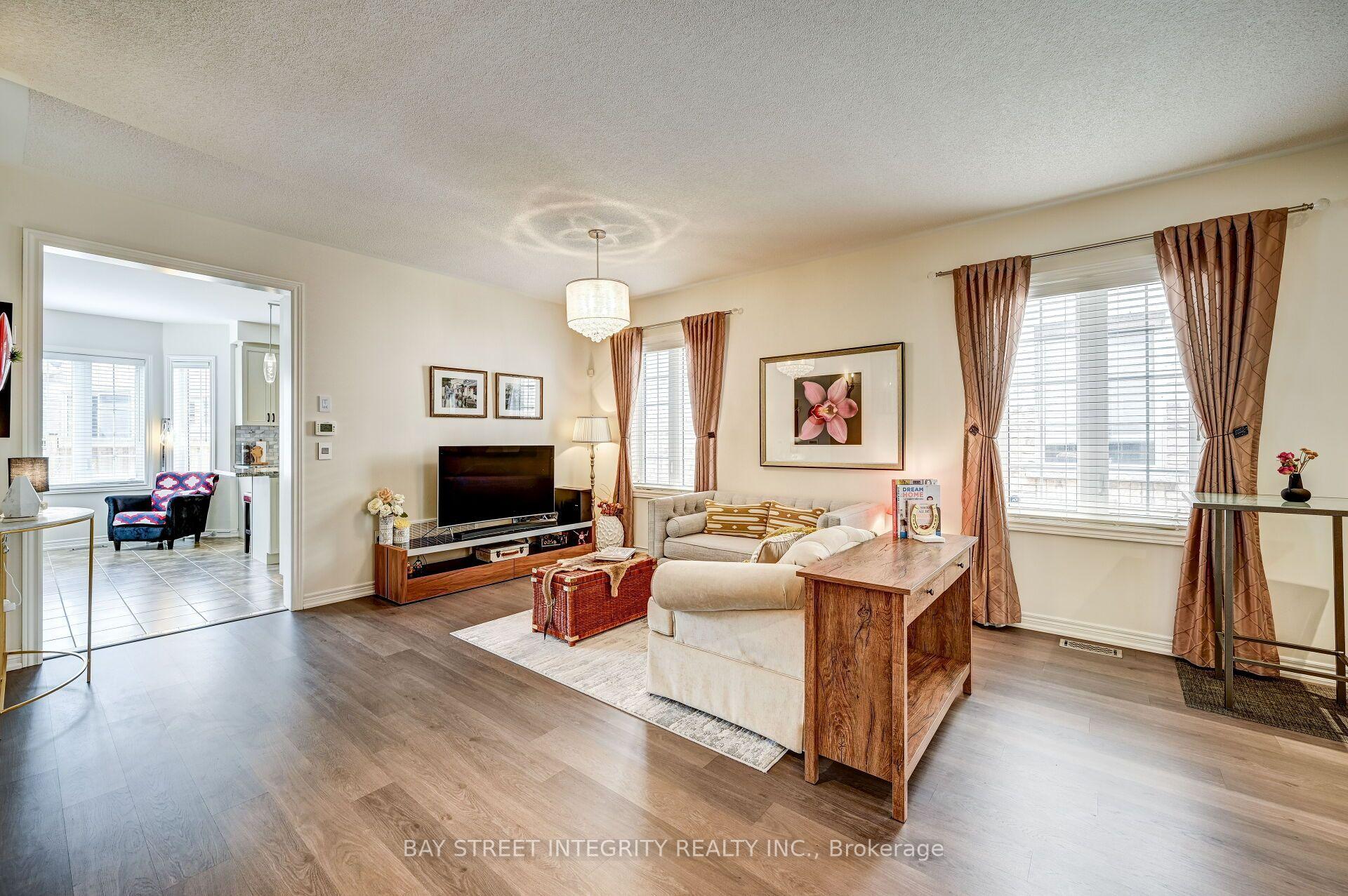 Photo 7 of 537 Stream Crescent, Oakville, Sixteen Hollow — HOMEH