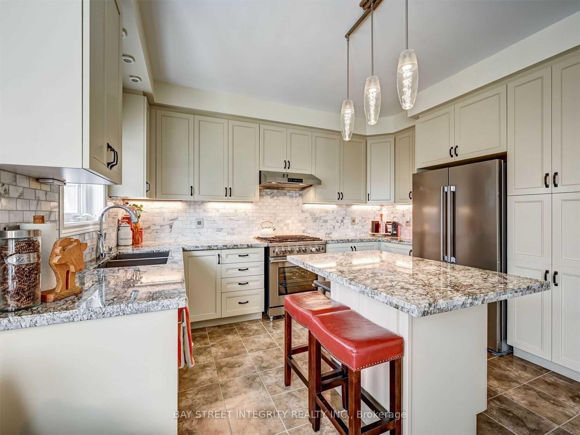 Photo 9 of 537 Stream Crescent, Oakville, Sixteen Hollow — HOMEH