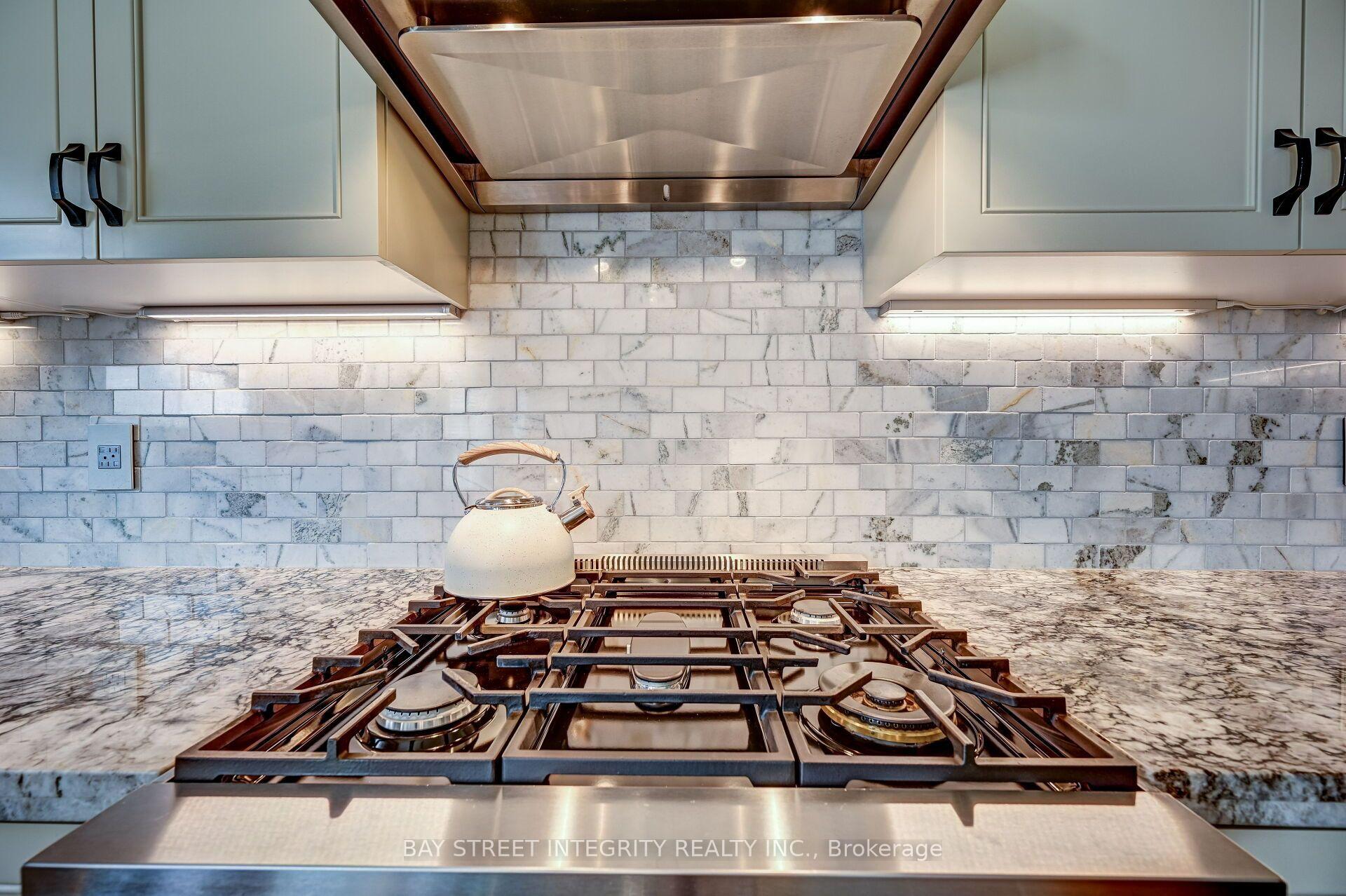 Photo 11 of 537 Stream Crescent, Oakville, Sixteen Hollow — HOMEH