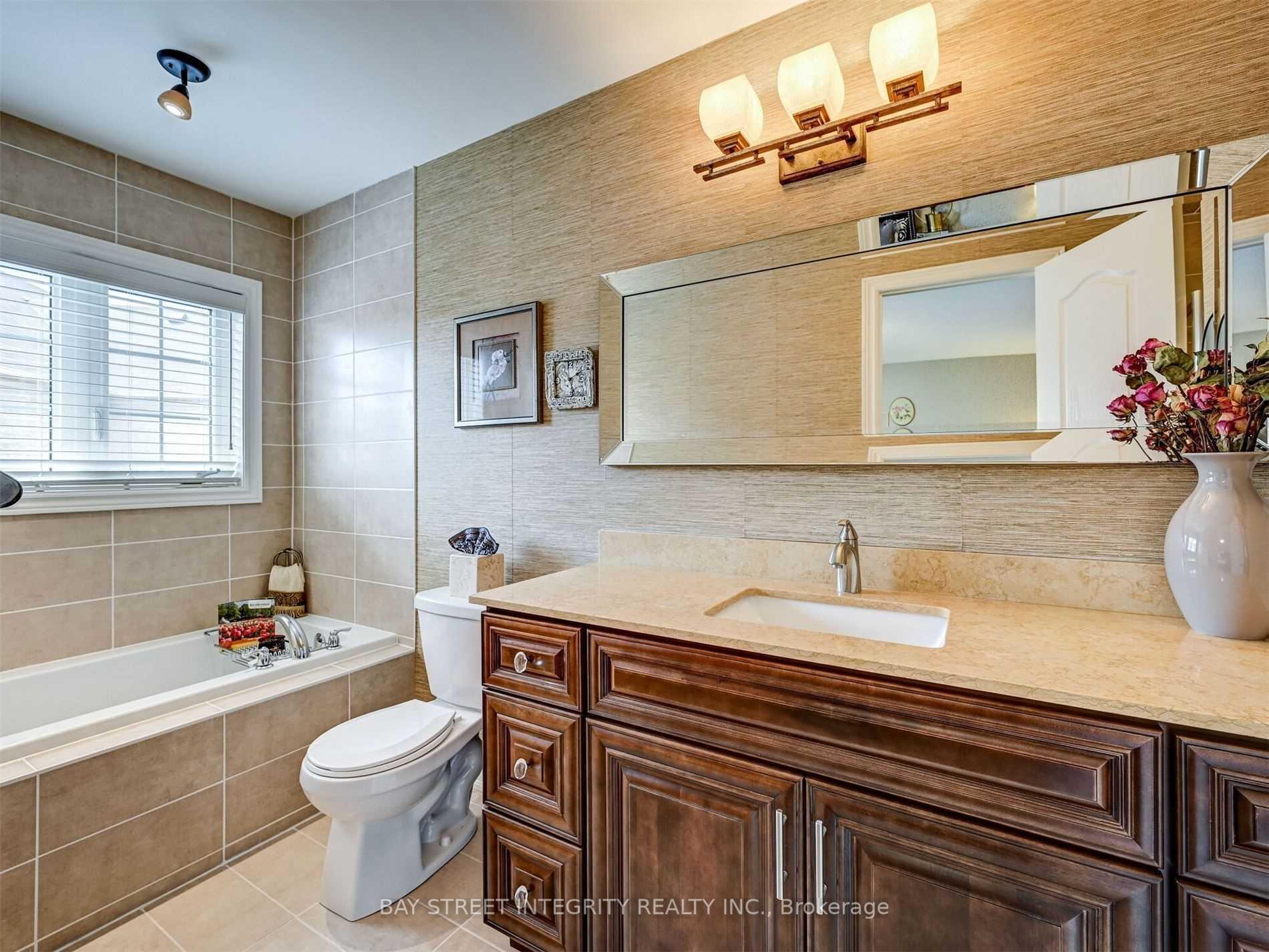 Photo 17 of 537 Stream Crescent, Oakville, Sixteen Hollow — HOMEH