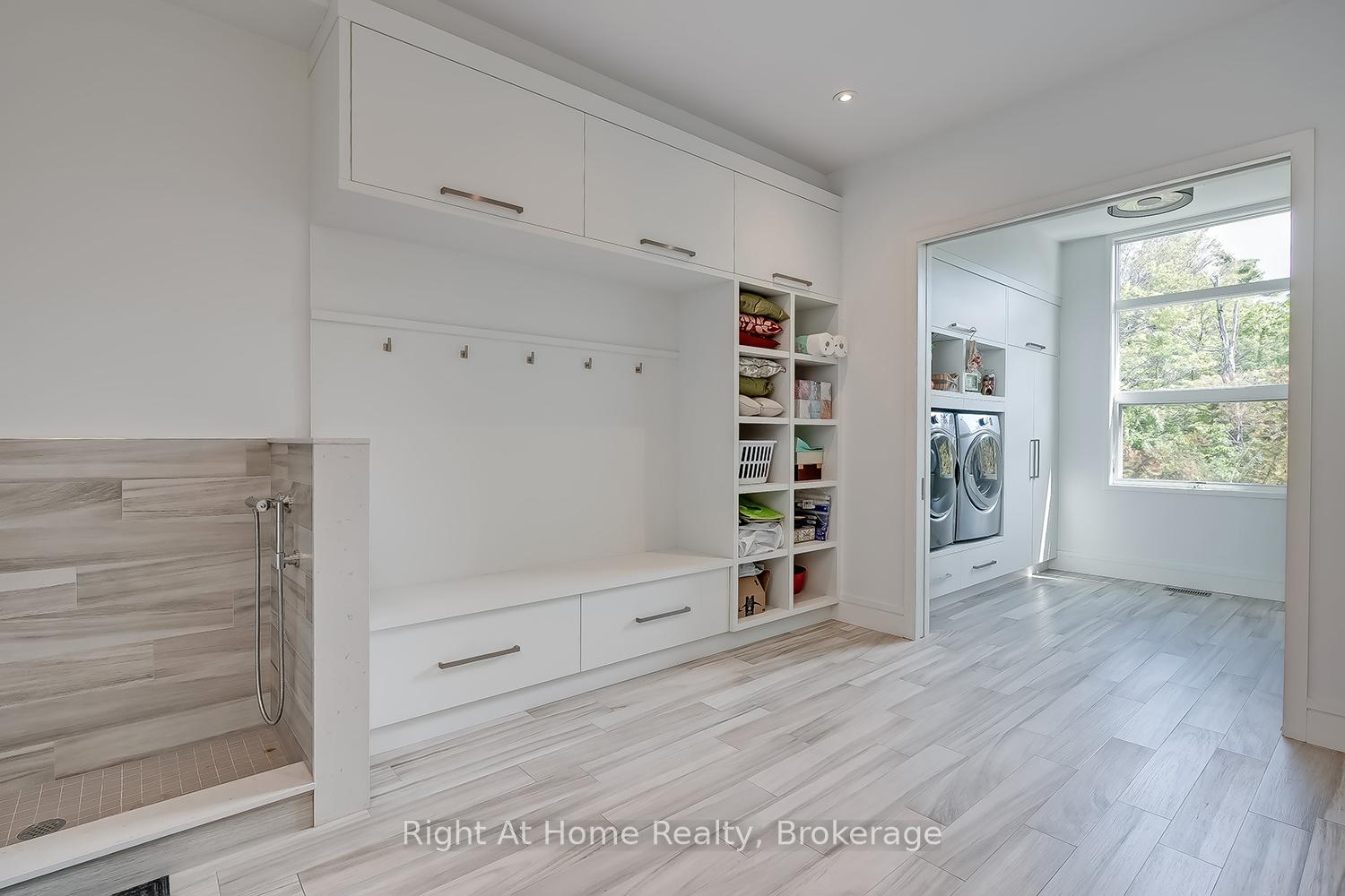 Photo 18 of 265 Maple Grove Drive, Oakville, Ford — HOMEH