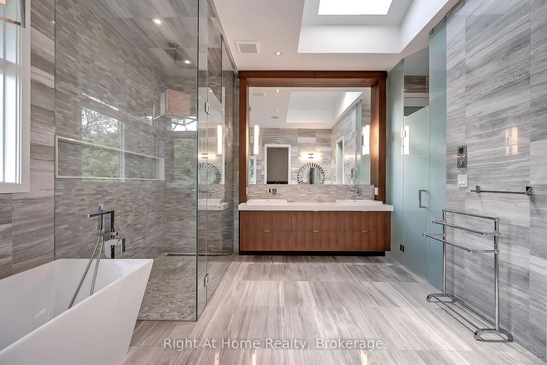 Photo 24 of 265 Maple Grove Drive, Oakville, Ford — HOMEH
