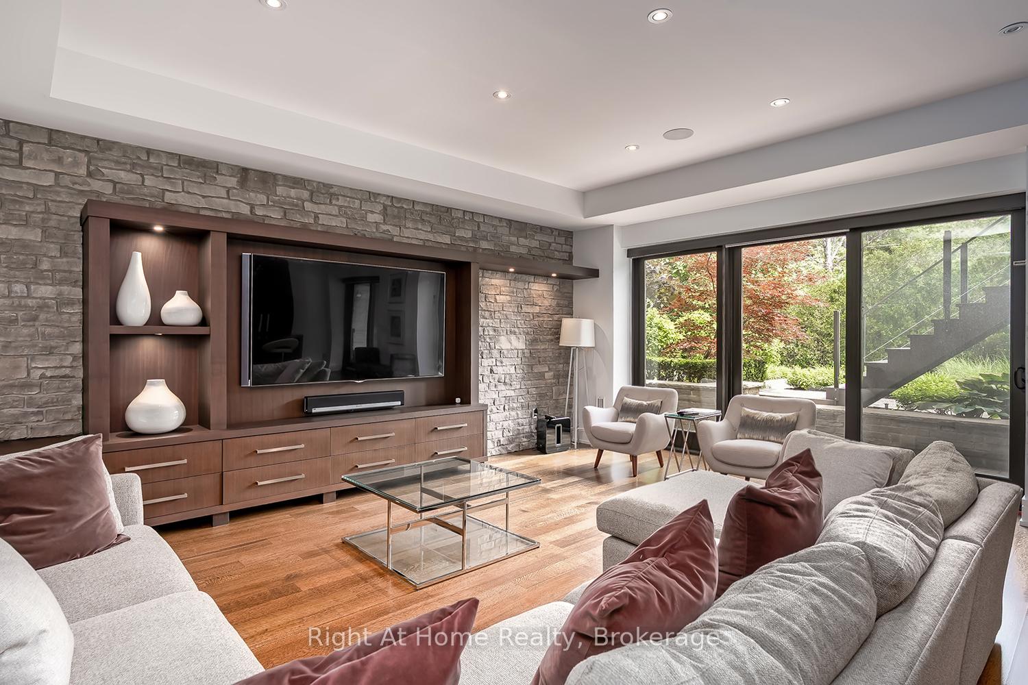 Photo 33 of 265 Maple Grove Drive, Oakville, Ford — HOMEH