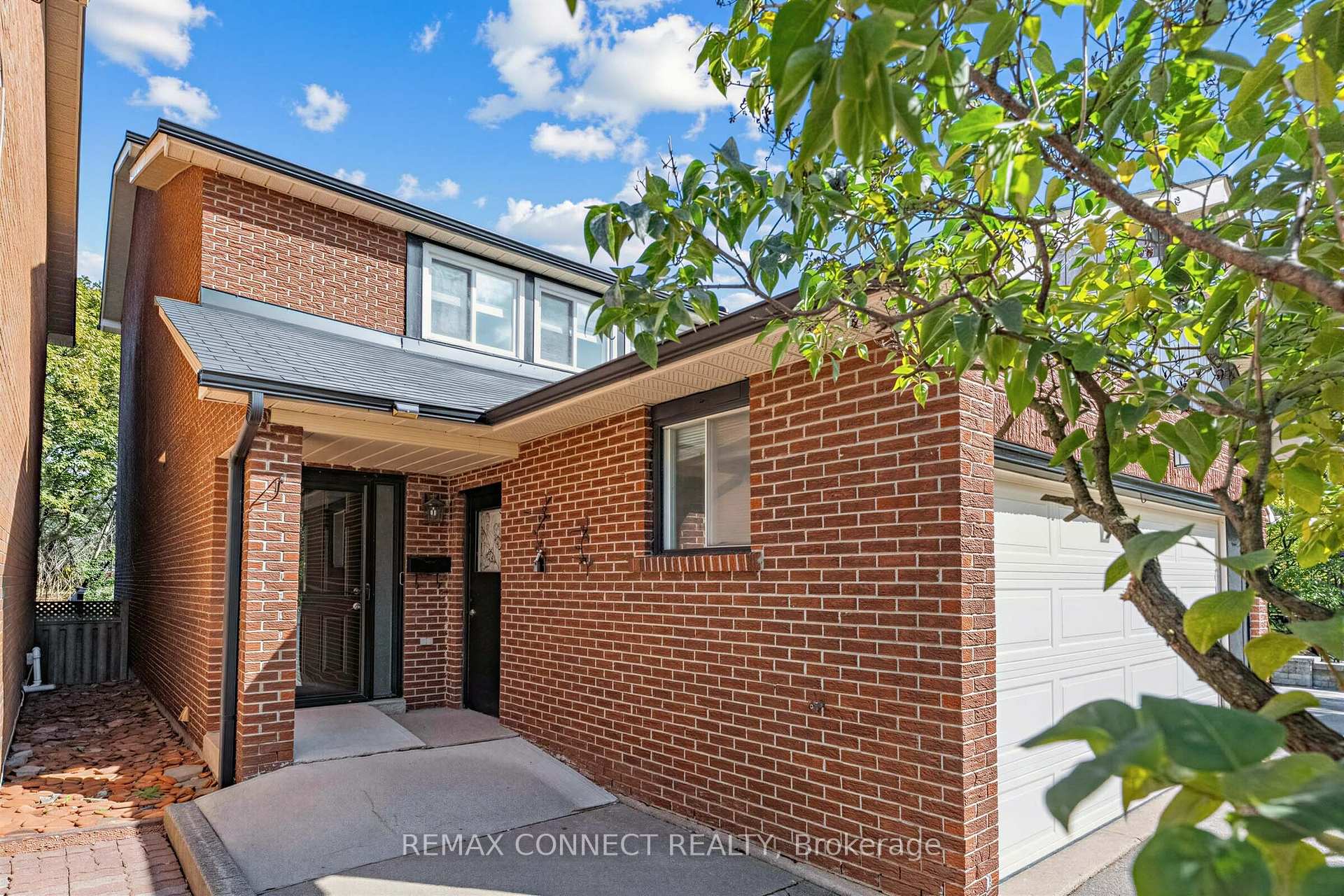 Photo 3 of 4199 Trellis Crescent, Mississauga, Erin Mills — HOMEH