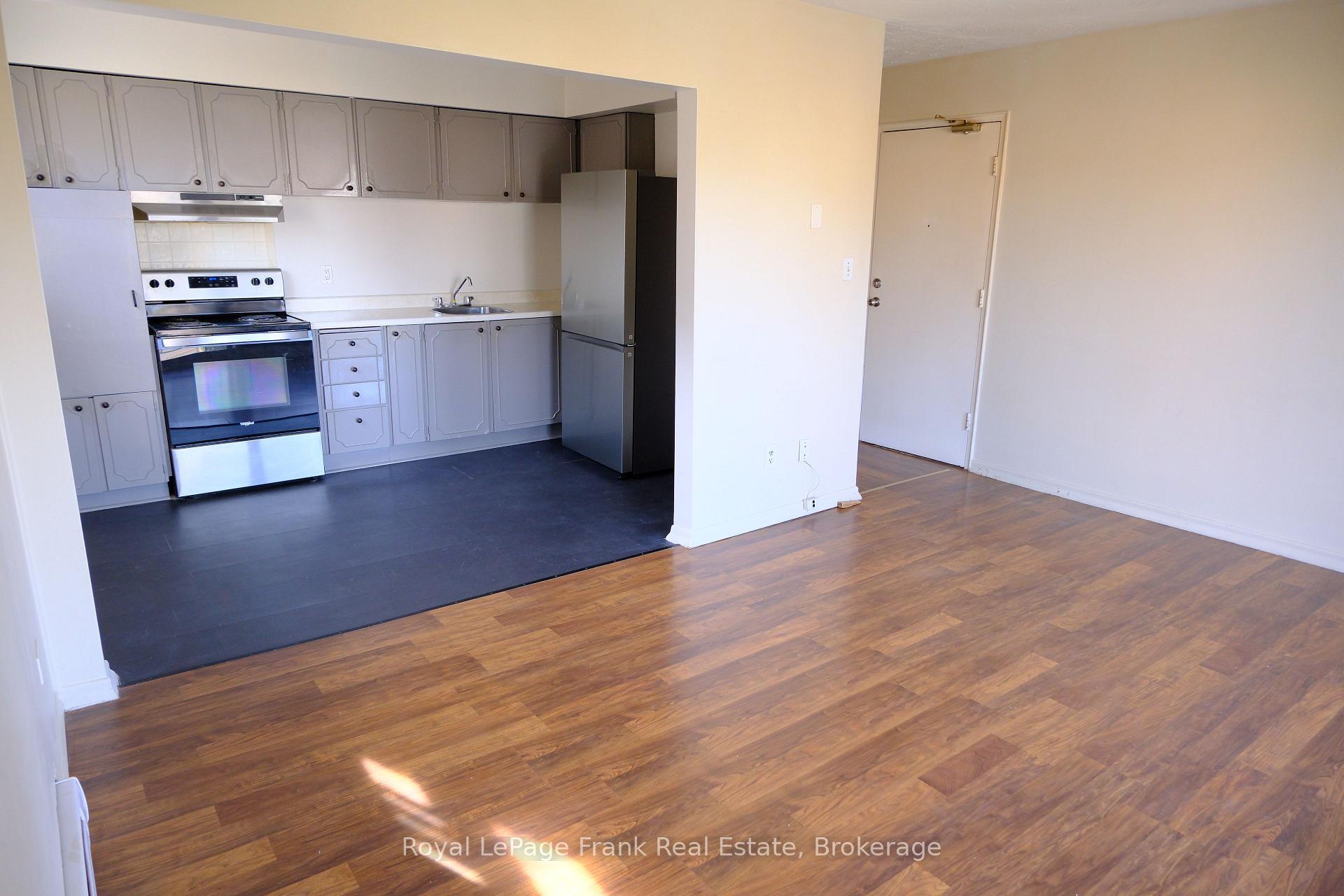 Photo 5 of Unit 3, 365 Elgin Court, Oshawa, McLaughlin — HOMEH