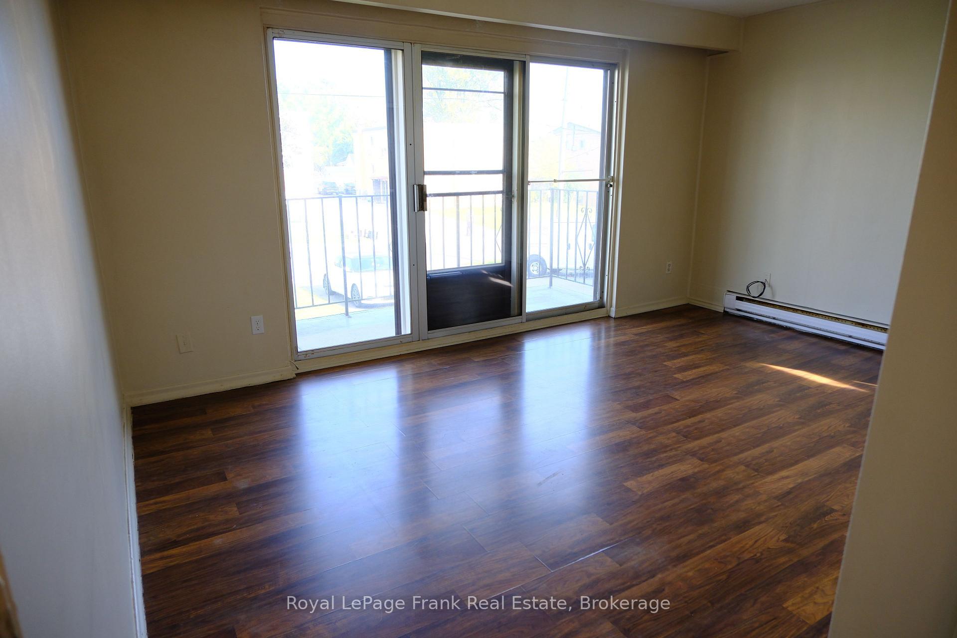 Photo 4 of Unit 3, 365 Elgin Court, Oshawa, McLaughlin — HOMEH
