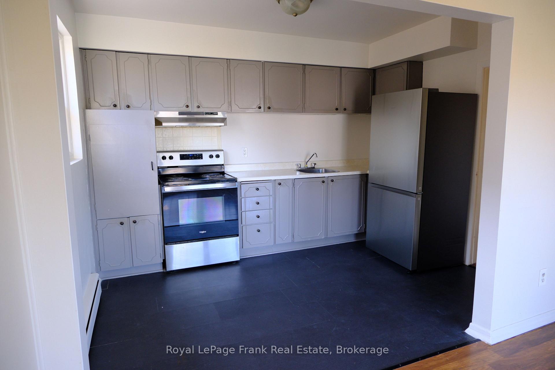 Photo 6 of Unit 3, 365 Elgin Court, Oshawa, McLaughlin — HOMEH