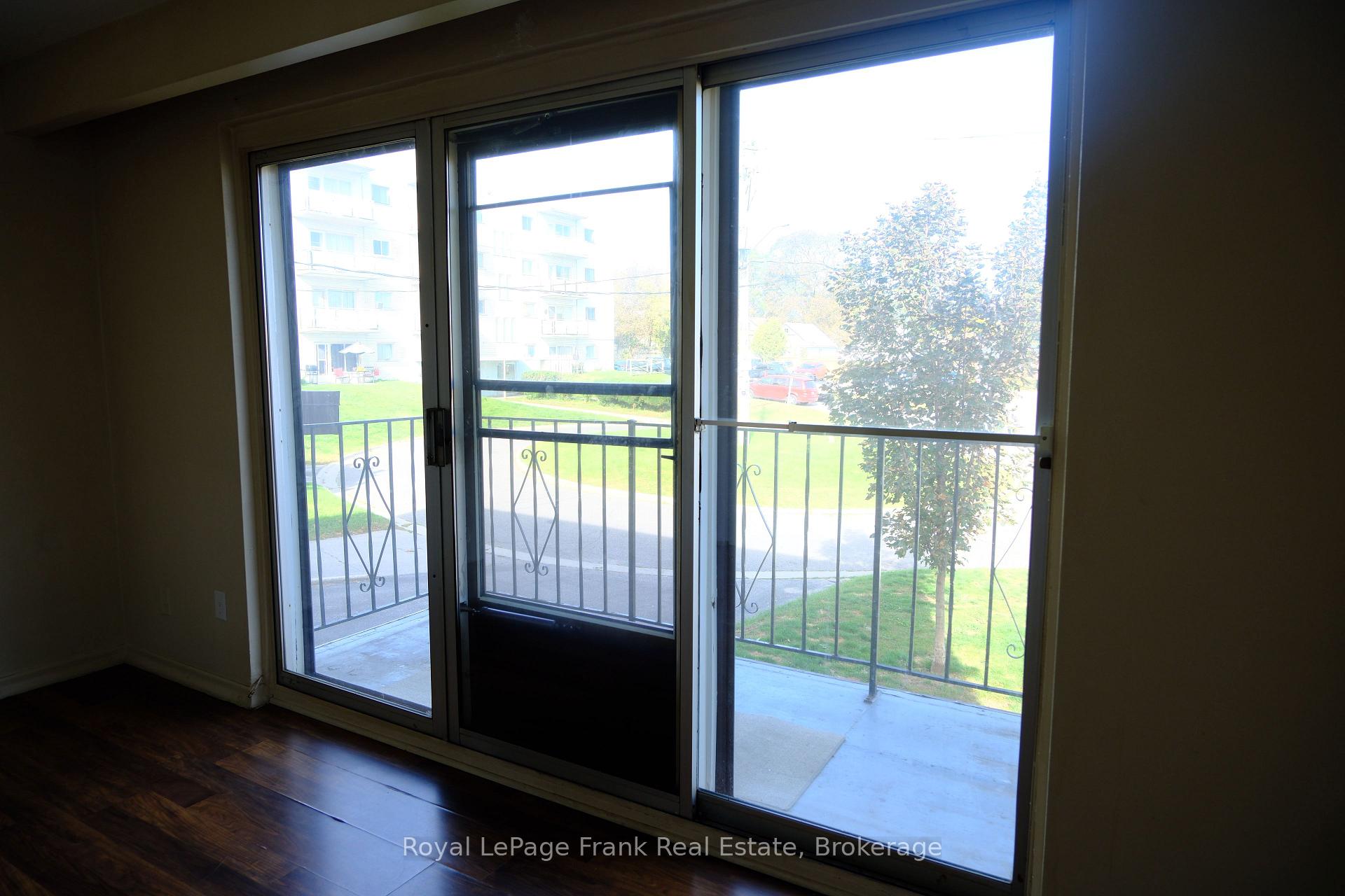 Photo 8 of Unit 3, 365 Elgin Court, Oshawa, McLaughlin — HOMEH