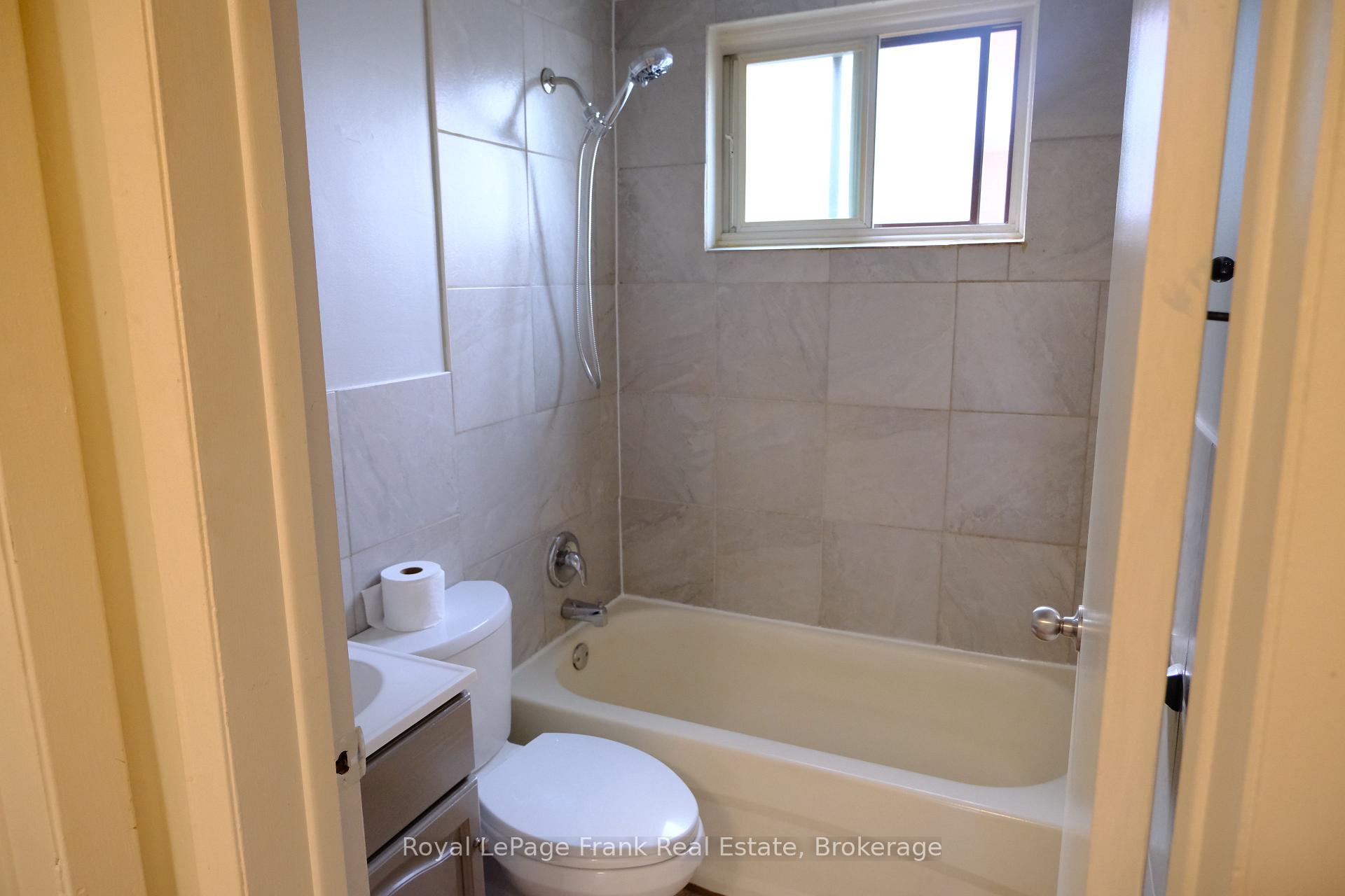 Photo 14 of Unit 3, 365 Elgin Court, Oshawa, McLaughlin — HOMEH