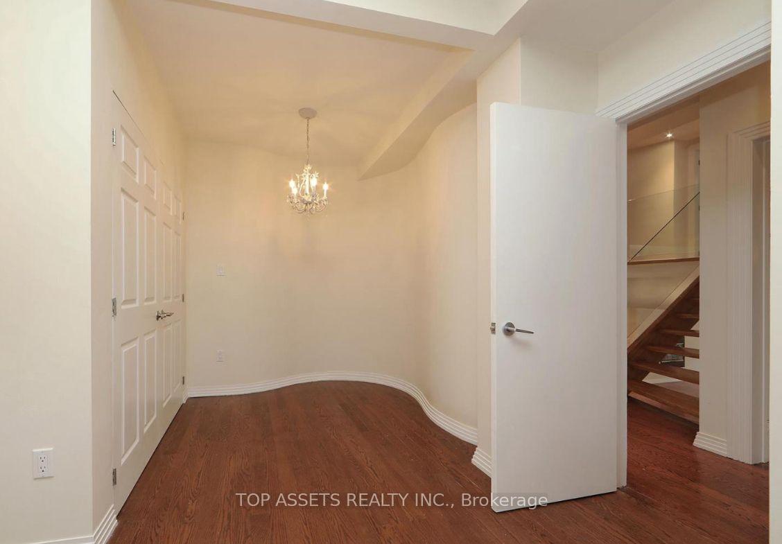 Photo 3 of 25 Fallingbrook Drive, Scarborough, Birchcliffe-Cliffside — HOMEH