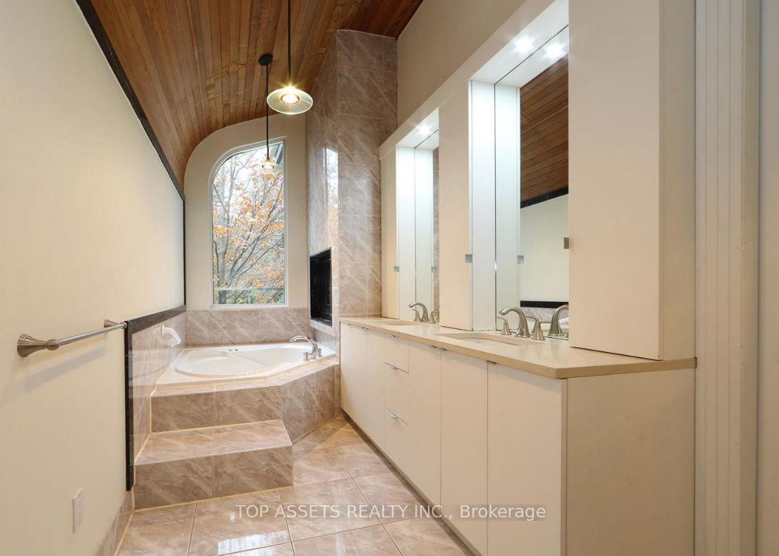 Photo 5 of 25 Fallingbrook Drive, Scarborough, Birchcliffe-Cliffside — HOMEH