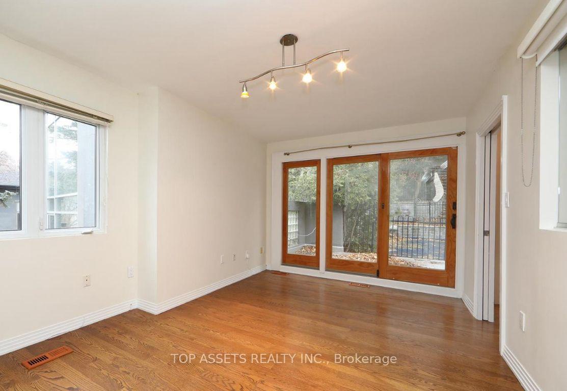 Photo 7 of 25 Fallingbrook Drive, Scarborough, Birchcliffe-Cliffside — HOMEH