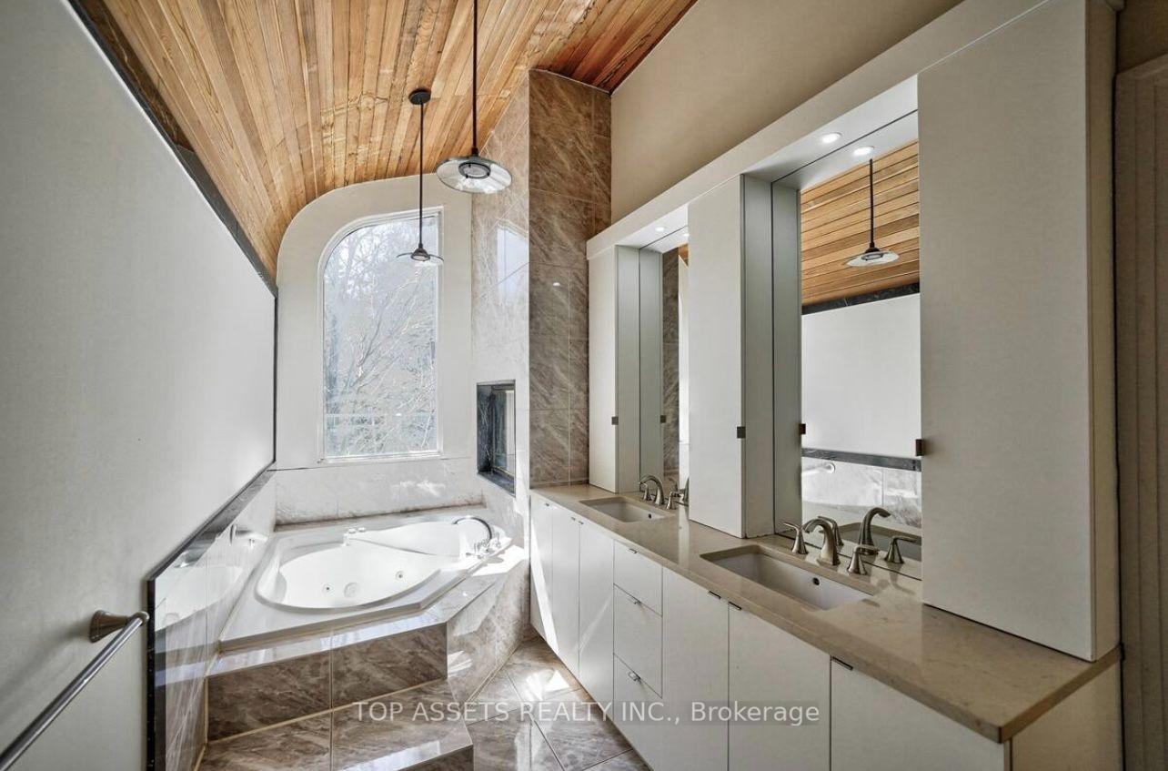 Photo 9 of 25 Fallingbrook Drive, Scarborough, Birchcliffe-Cliffside — HOMEH